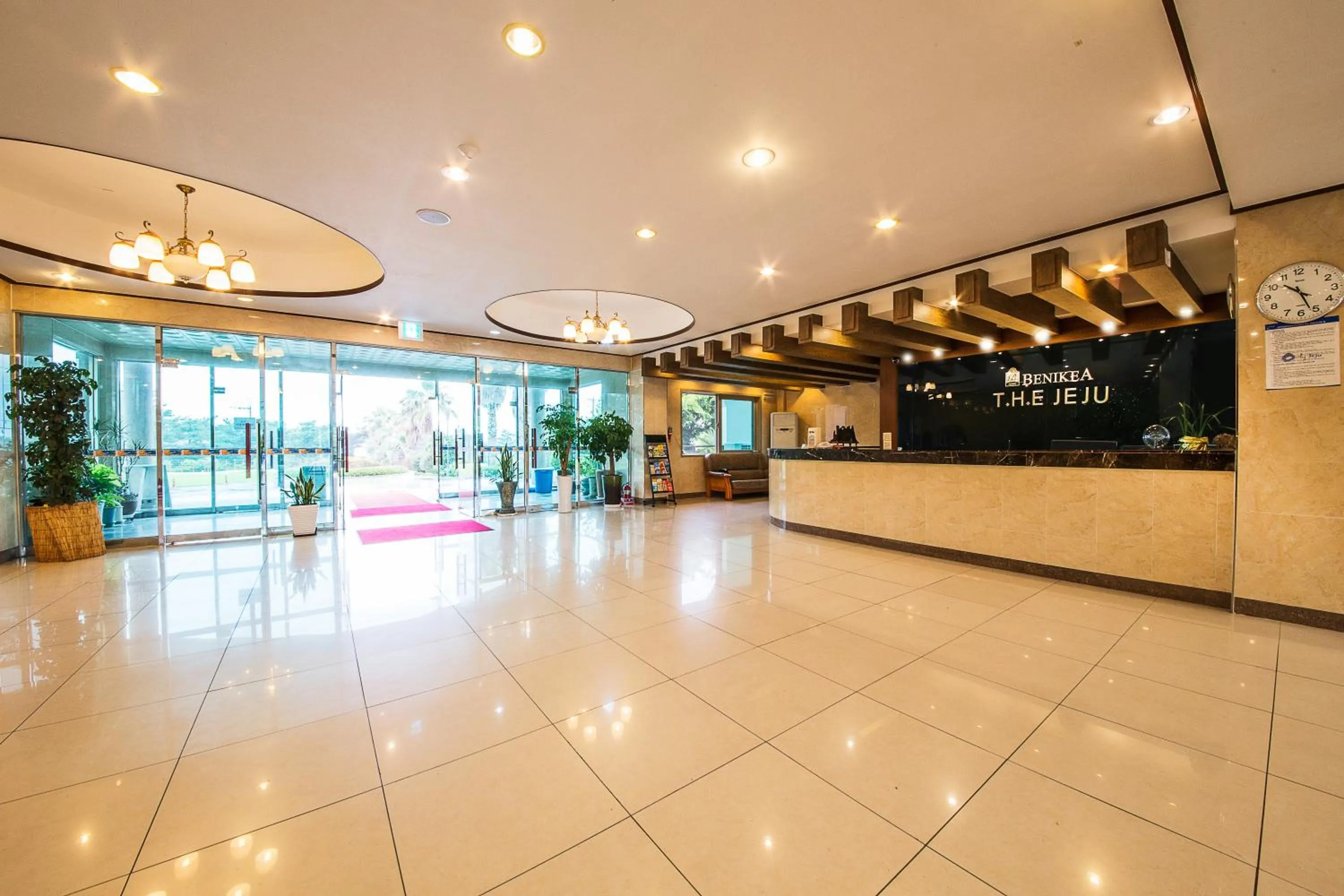 Lobby or reception, Lobby/Reception in Benikea  The Jeju Resort