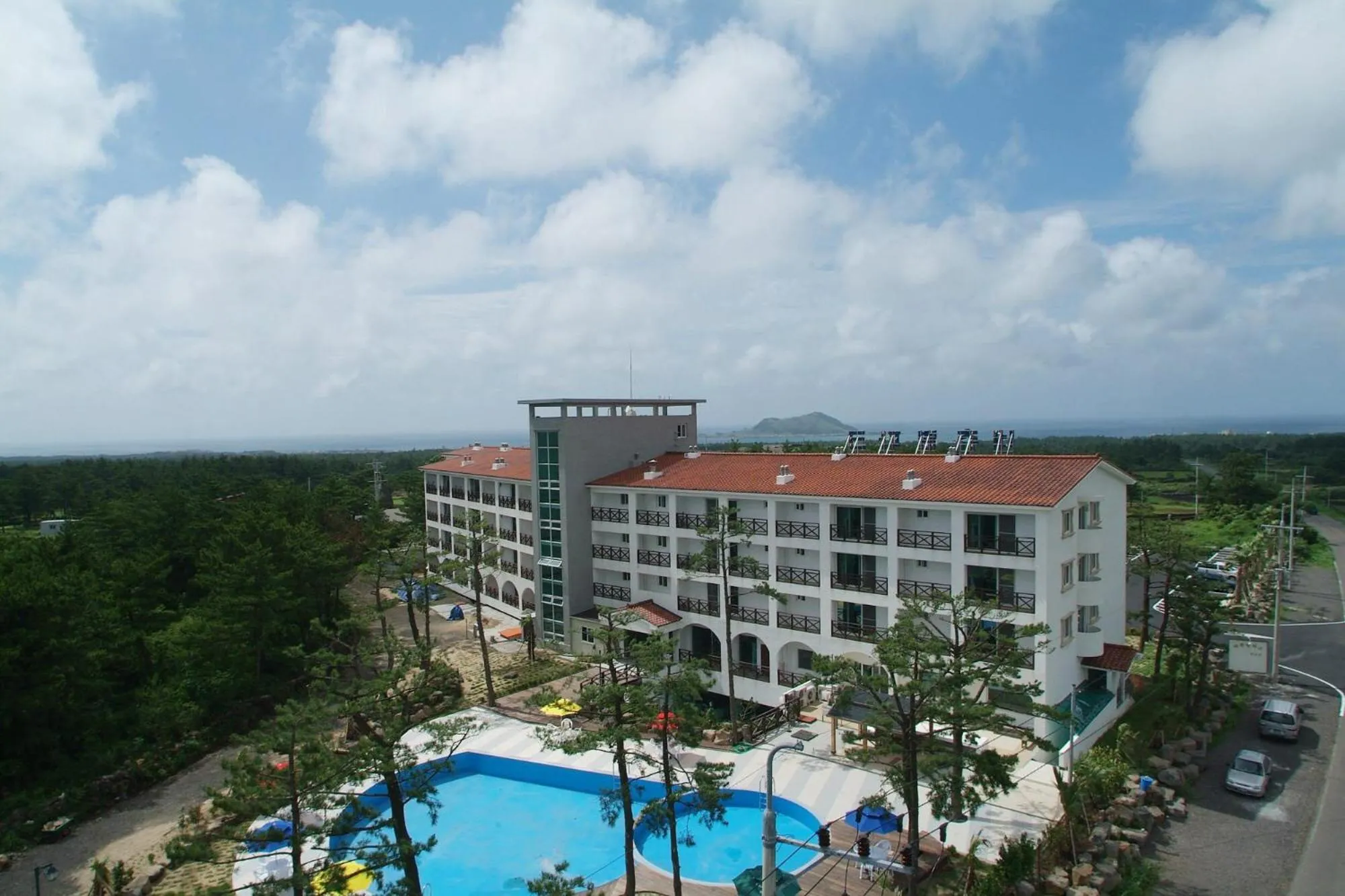 Neighbourhood, Pool View in Benikea  The Jeju Resort