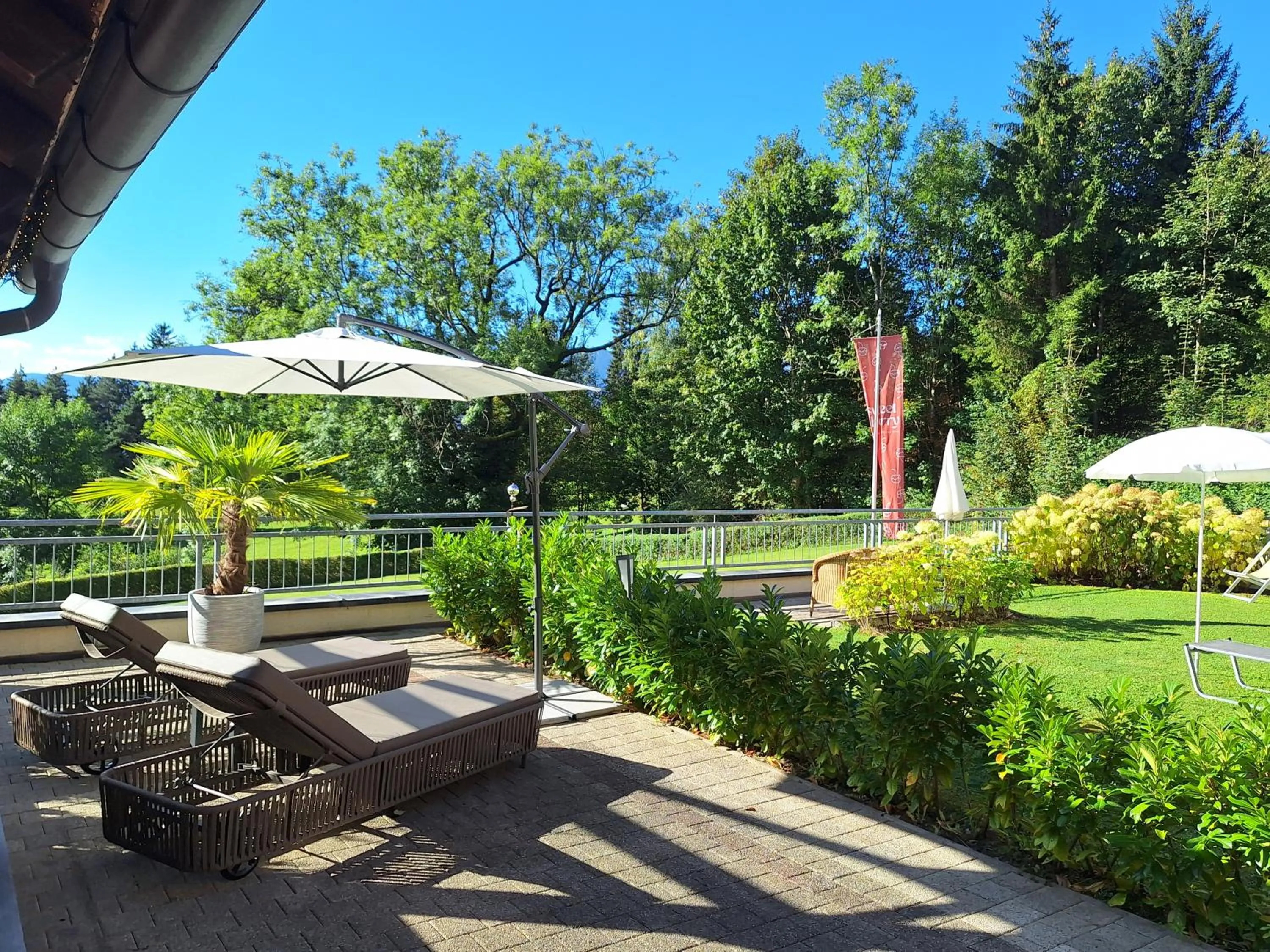 Garden view in Sweet Cherry - Boutique & Guesthouse Tyrol