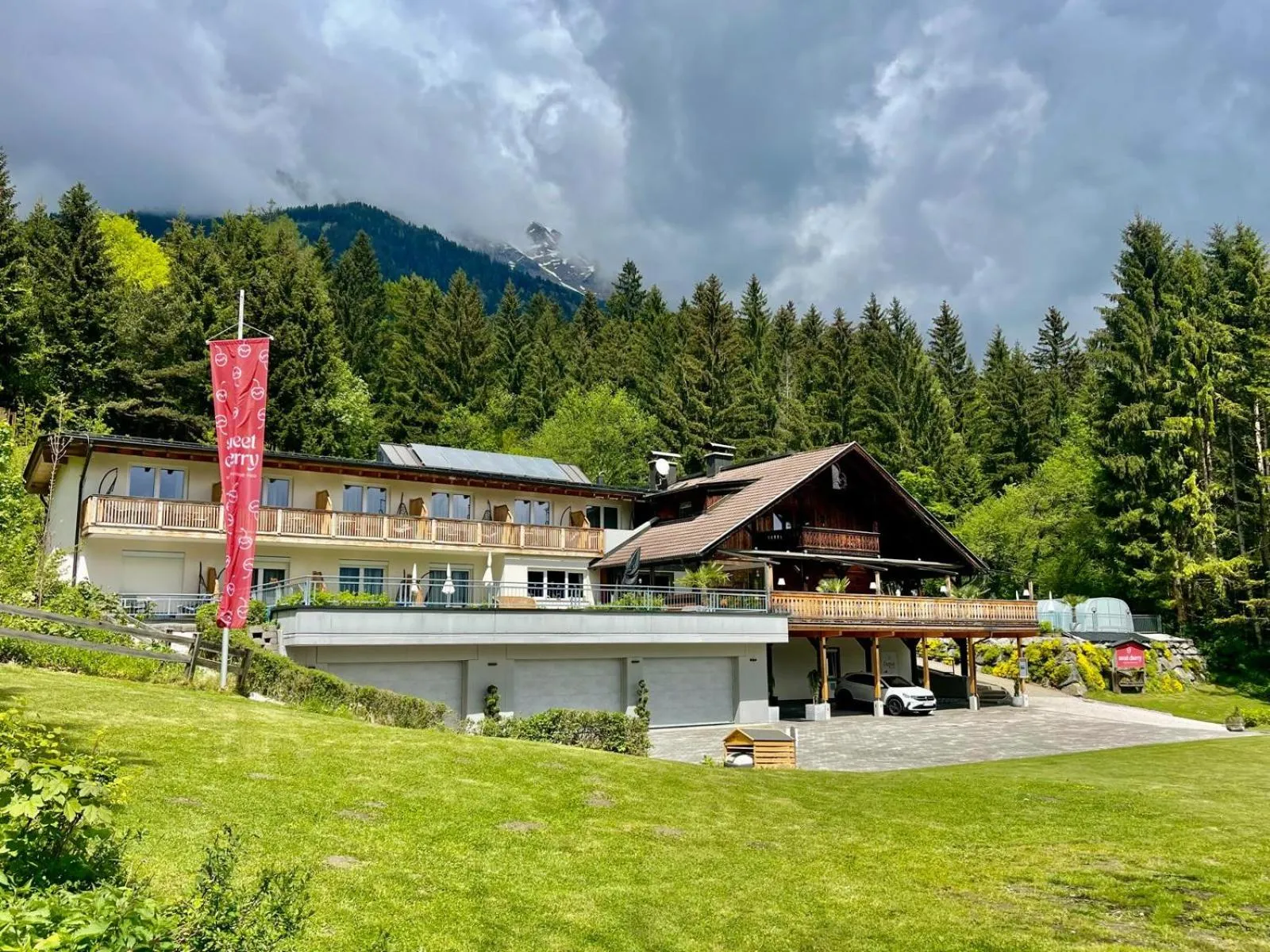 Property building in Sweet Cherry - Boutique & Guesthouse Tyrol