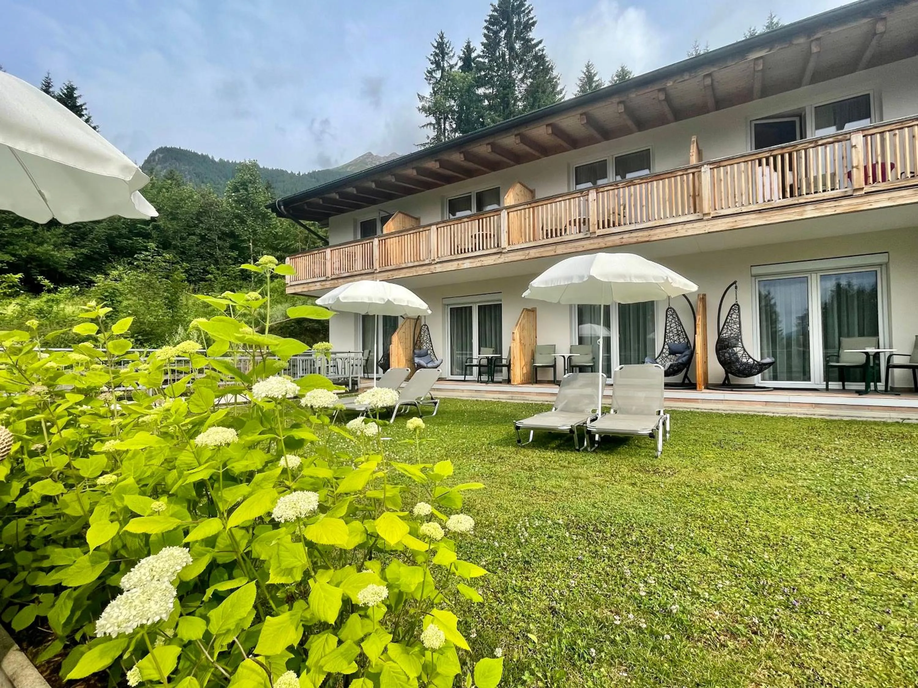 Garden in Sweet Cherry - Boutique & Guesthouse Tyrol