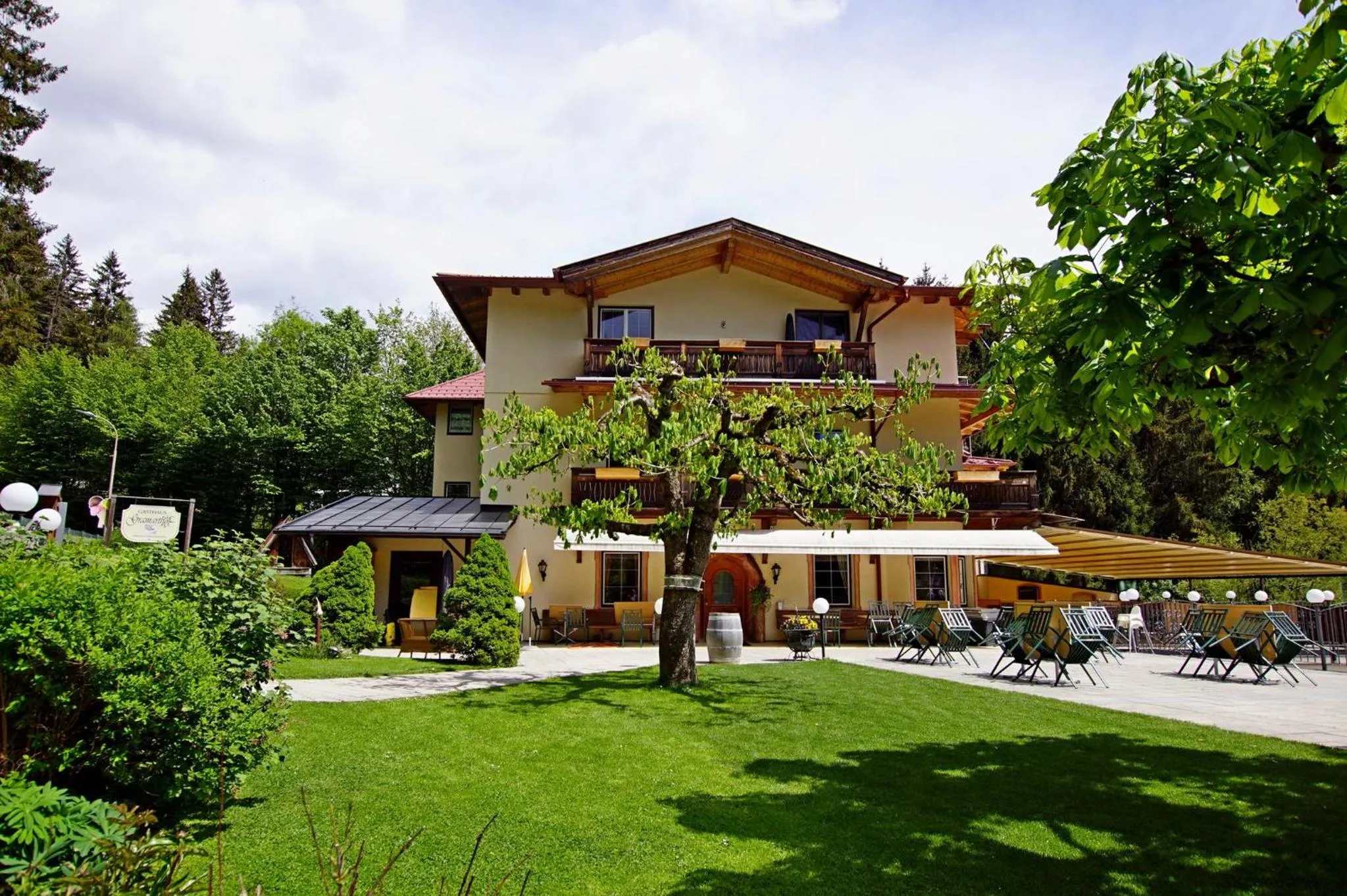 Property building in Sweet Cherry - Boutique & Guesthouse Tyrol