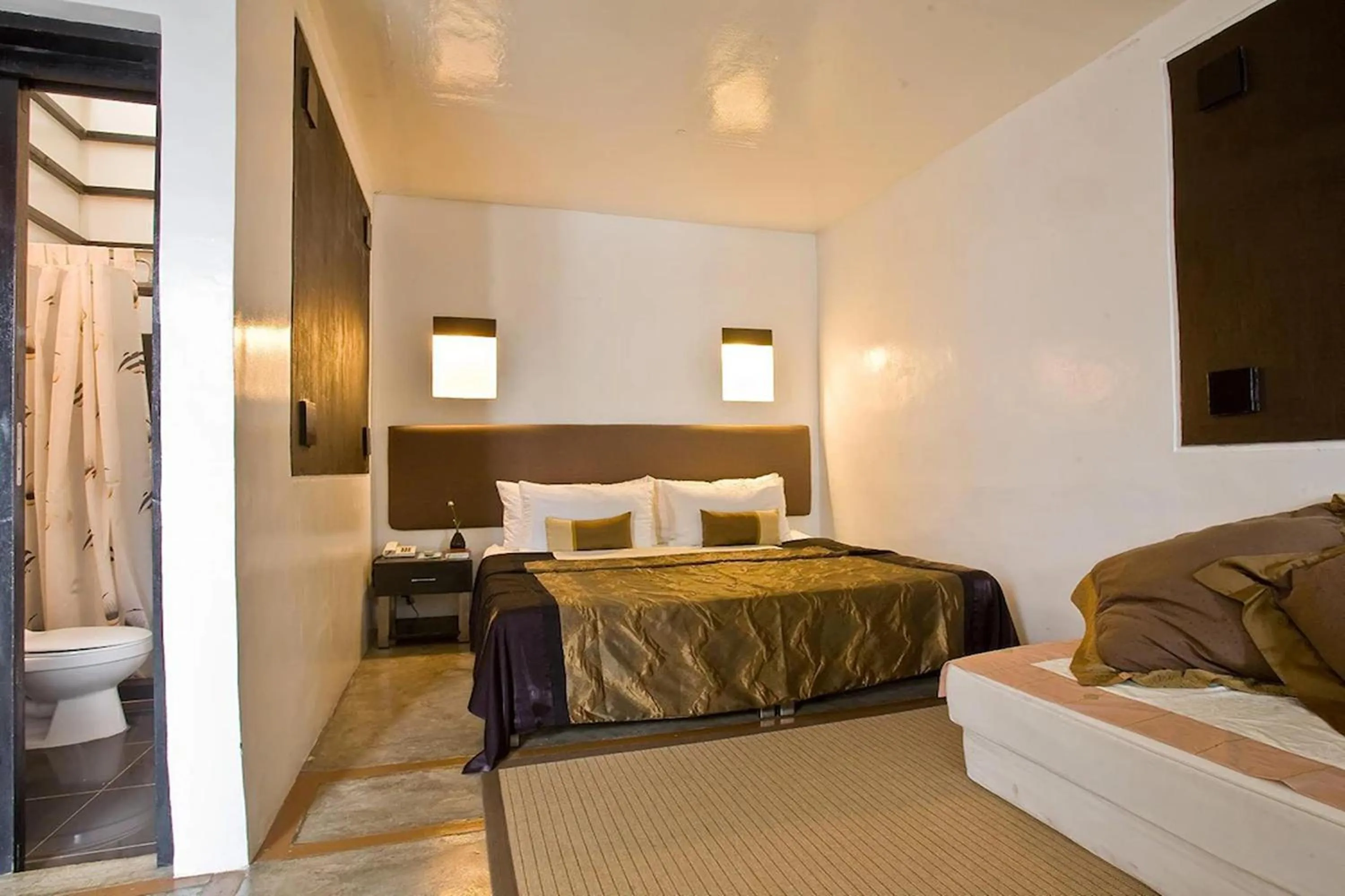 Bed in T House Tagaytay