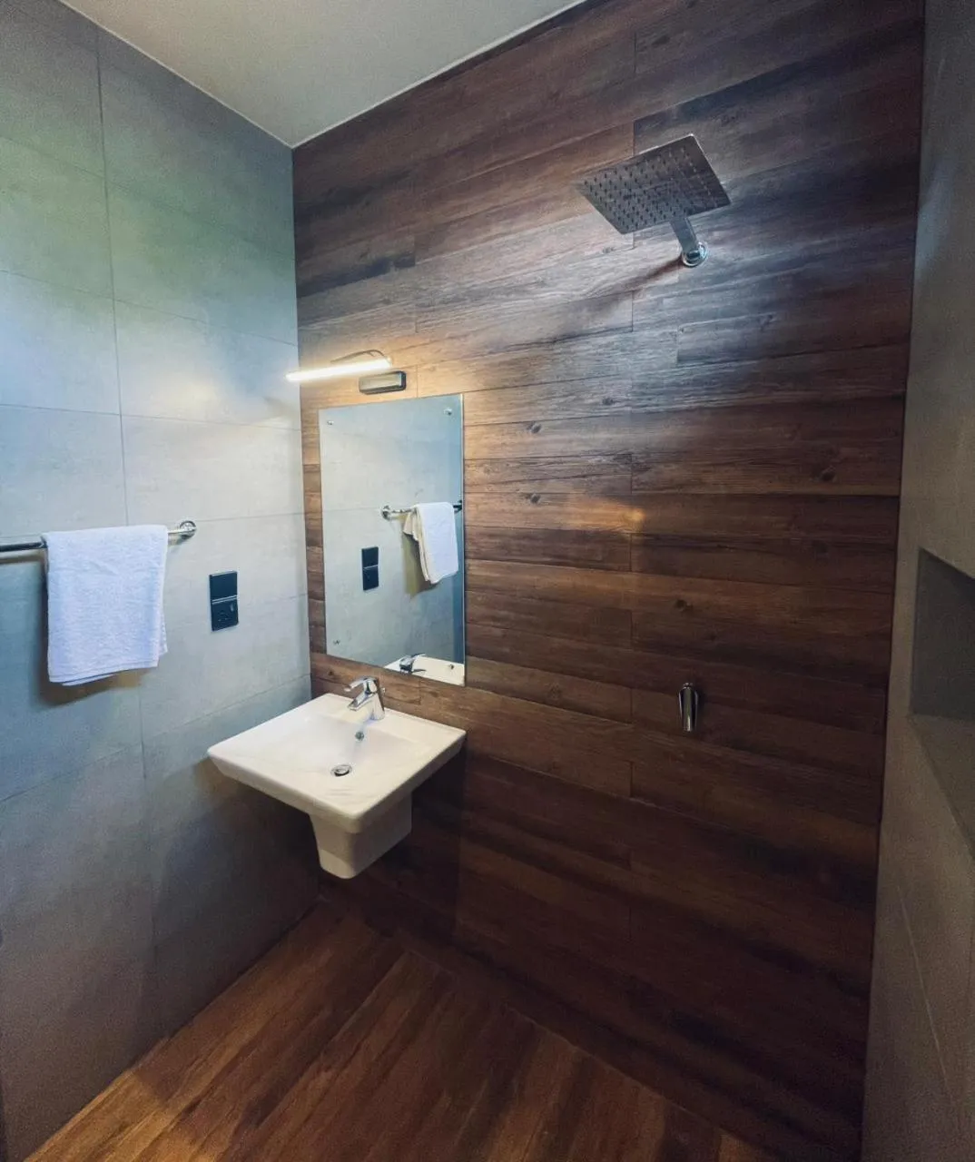 Bathroom in Hidden Negombo By Sana's
