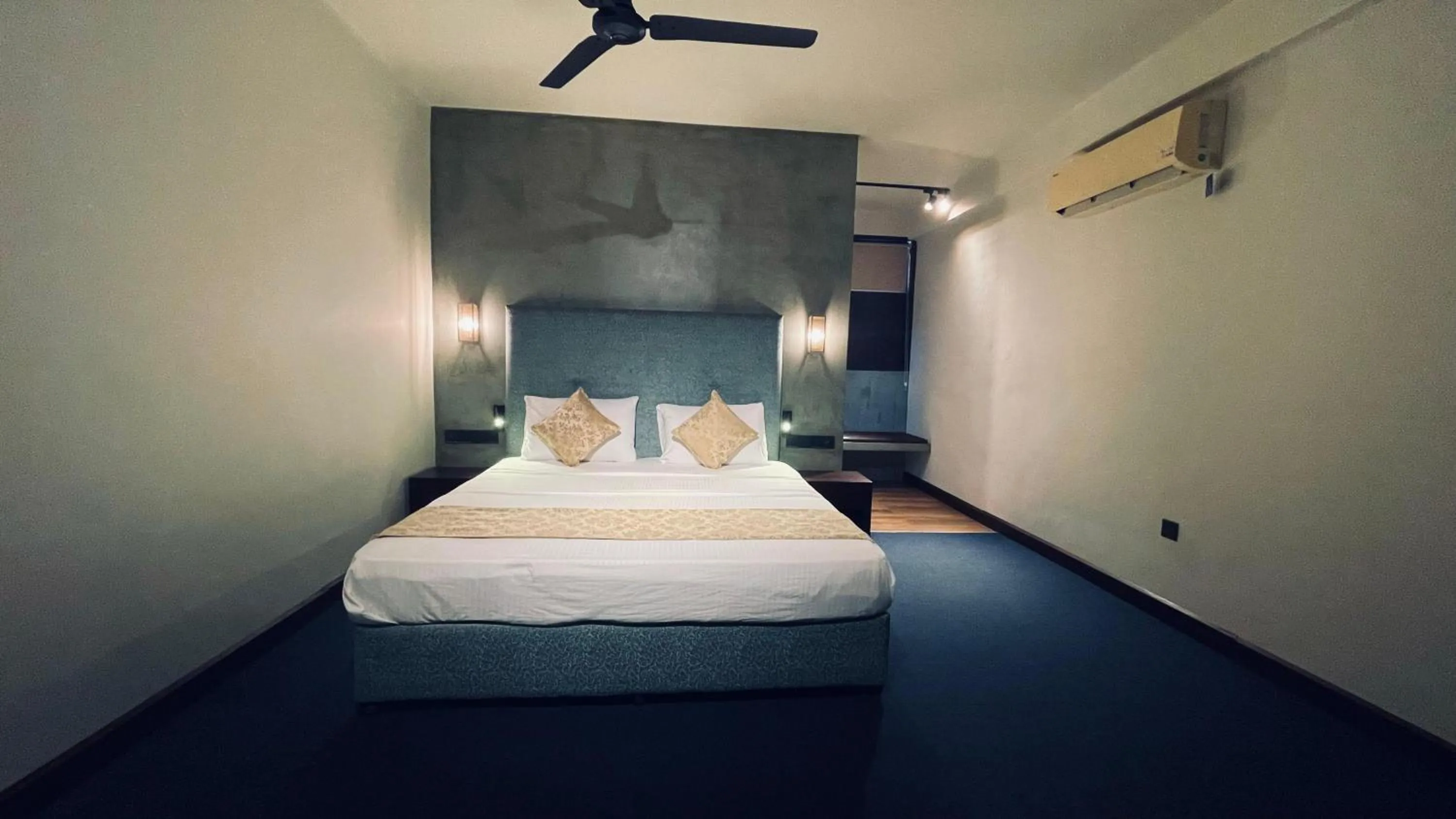 Bedroom, Bed in Hidden Negombo By Sana's