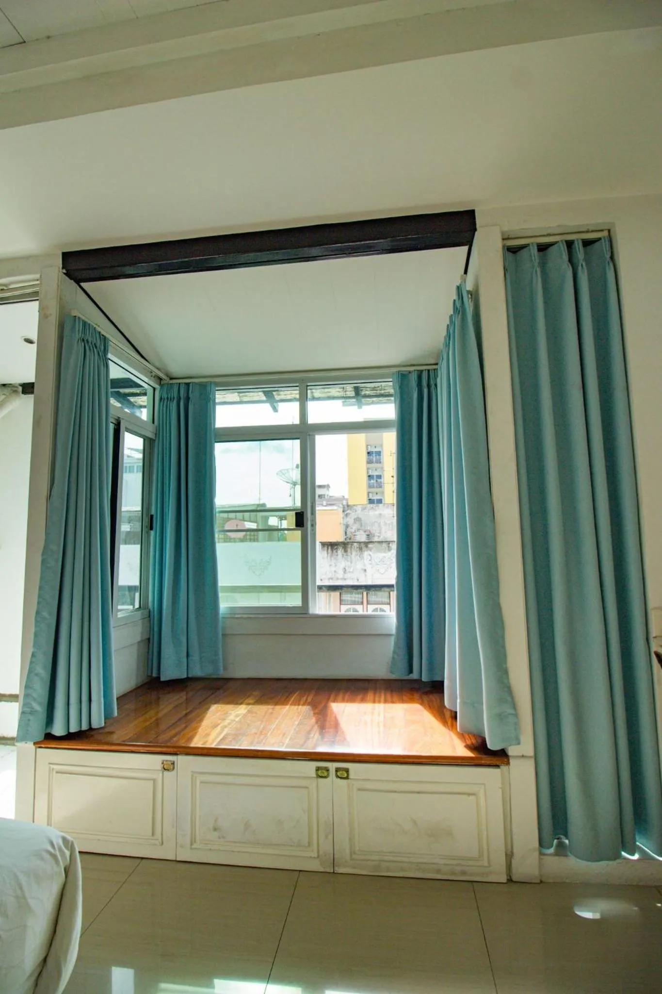 Skutan Inn Sutthisan Nexus Opal