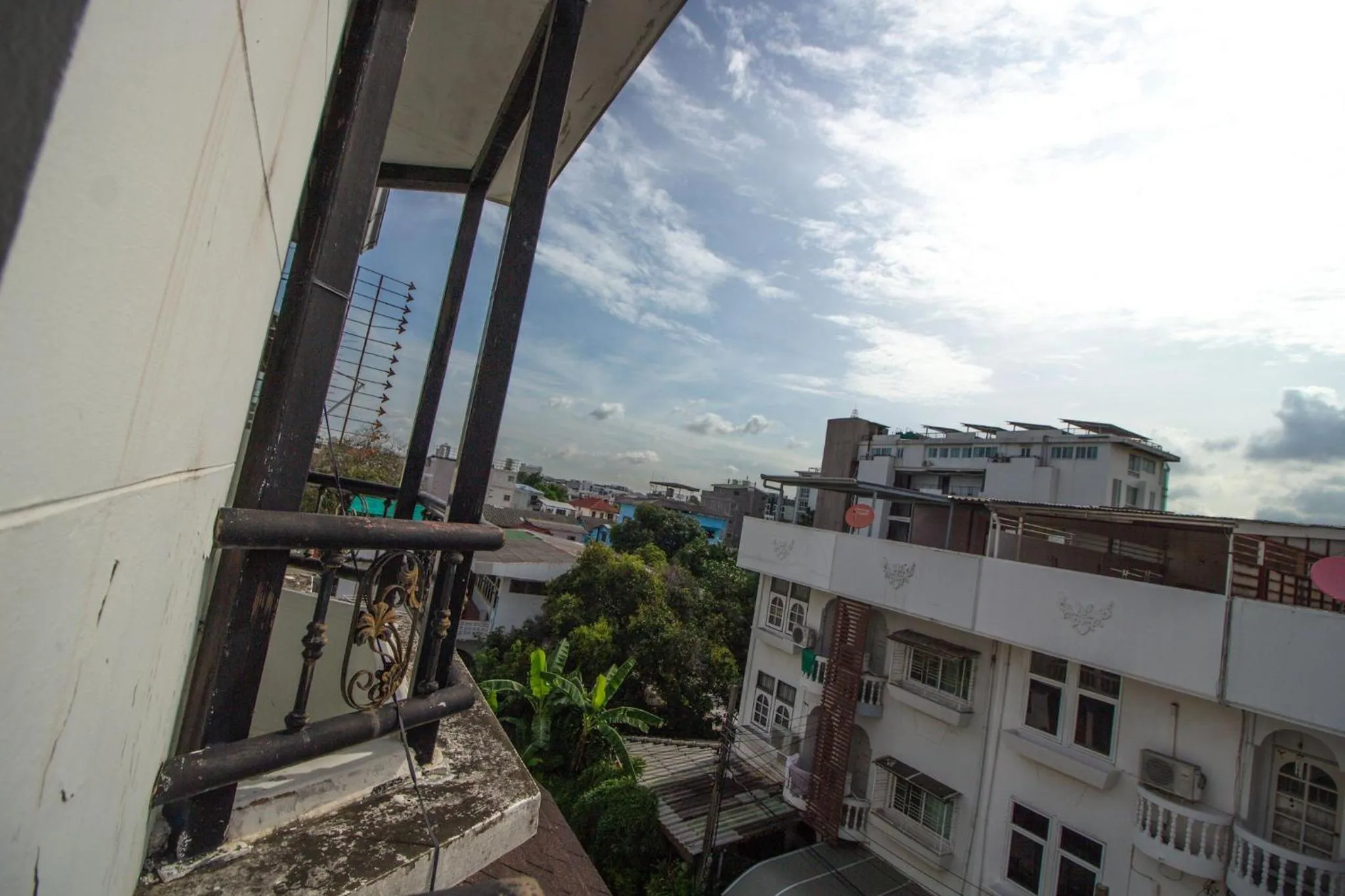 Skutan Inn Sutthisan Nexus Opal