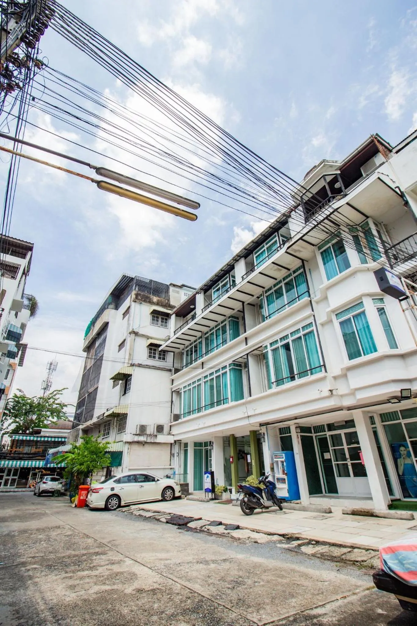 Skutan Inn Sutthisan Nexus Opal