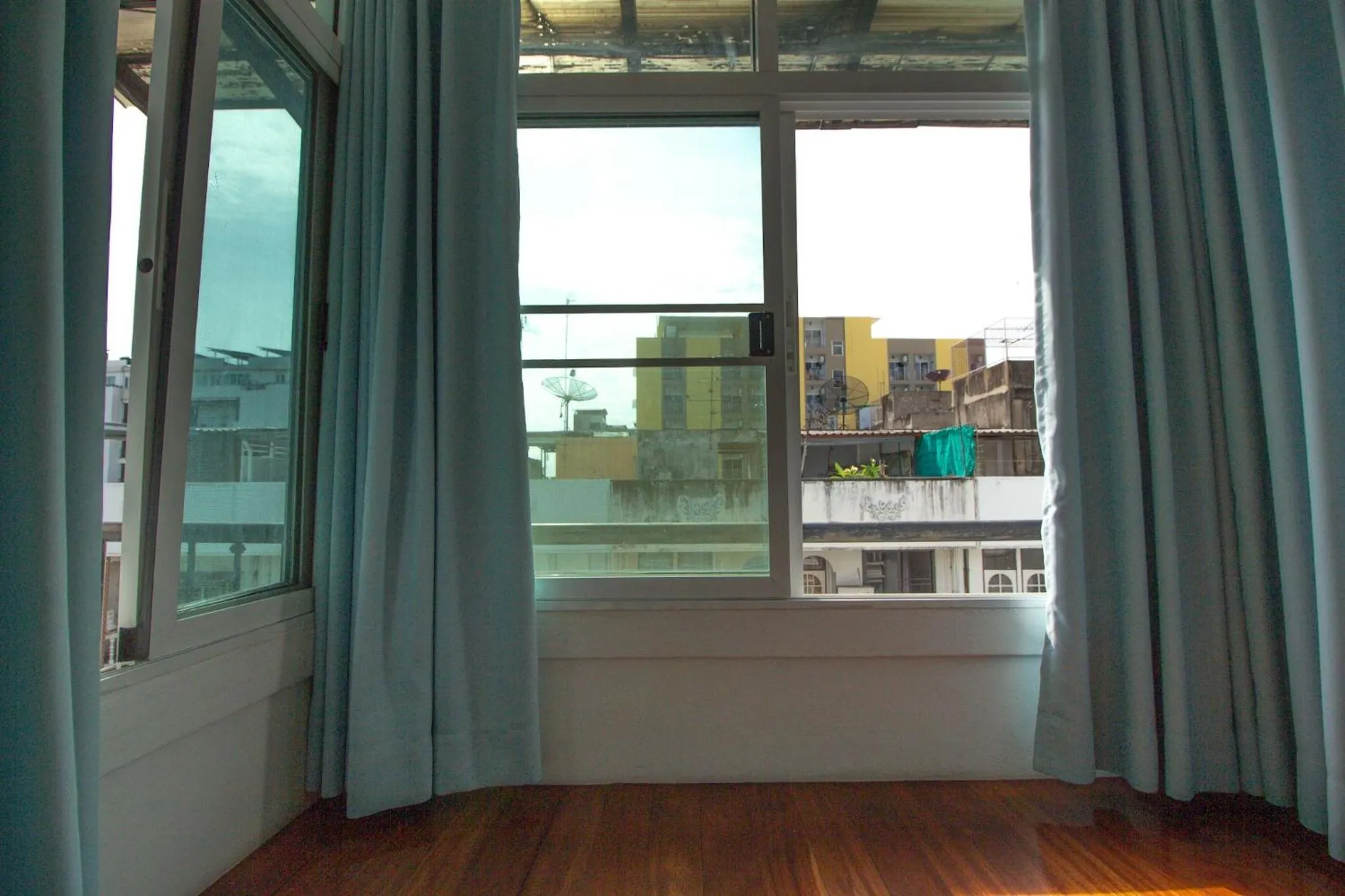 Skutan Inn Sutthisan Nexus Opal