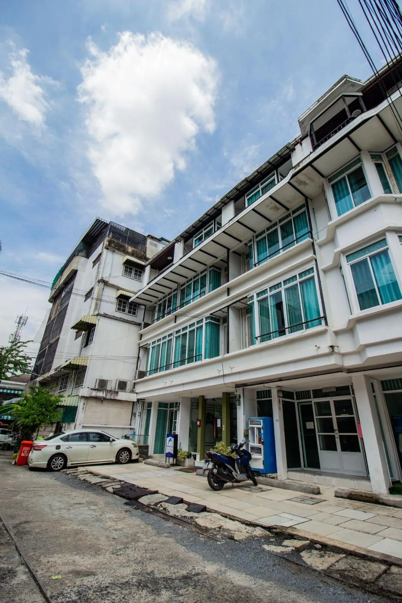 Skutan Inn Sutthisan Nexus Opal