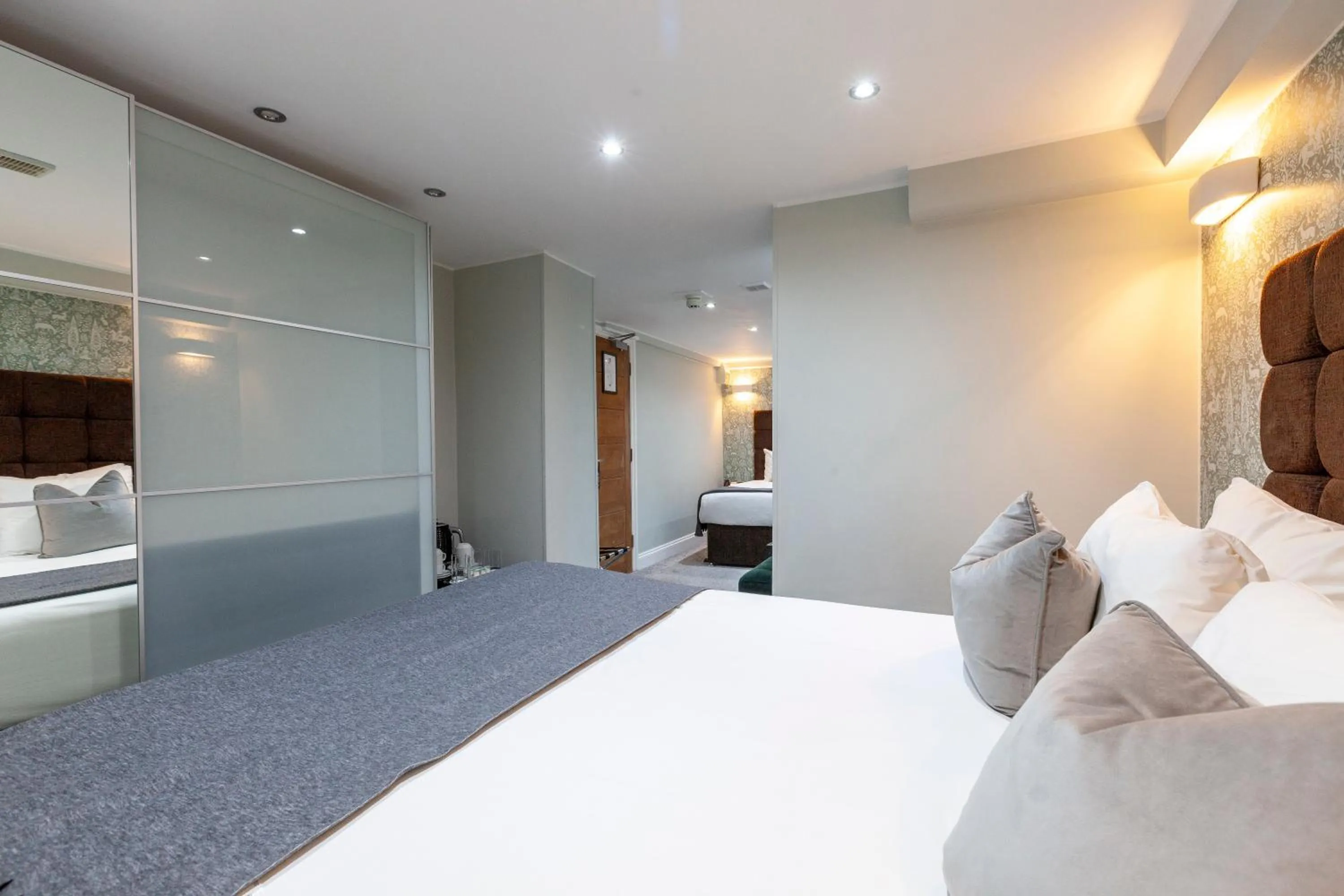 Bedroom, Bed in Hotel Shepherds Bush London