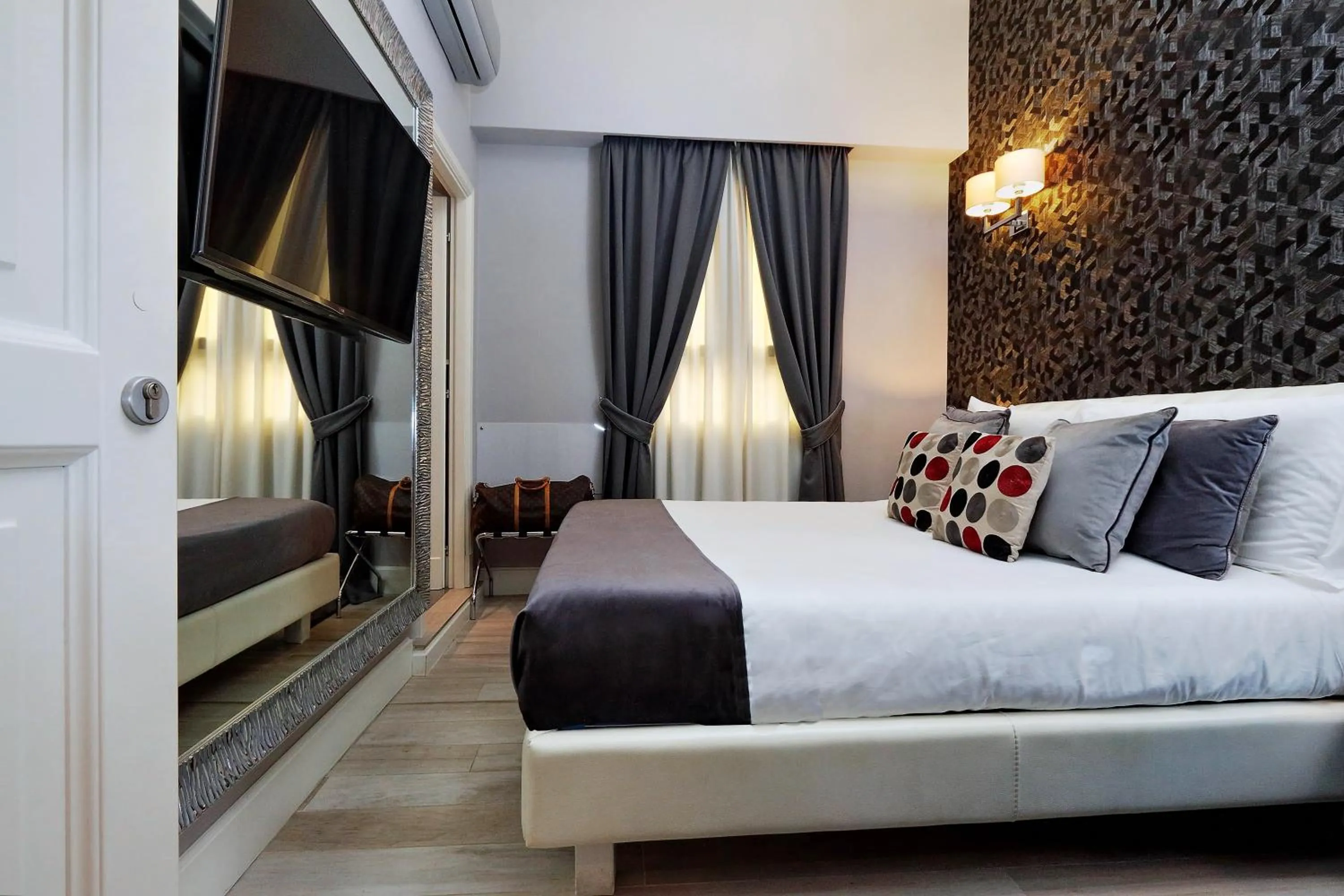Photo of the whole room, Bed in Sistina Twentythree luxury rooms
