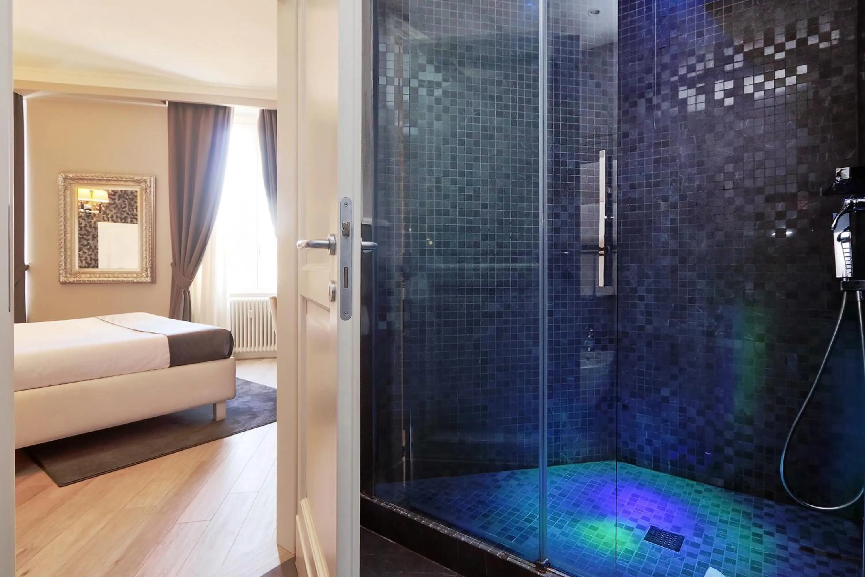 Bathroom, Bed in Sistina Twentythree luxury rooms