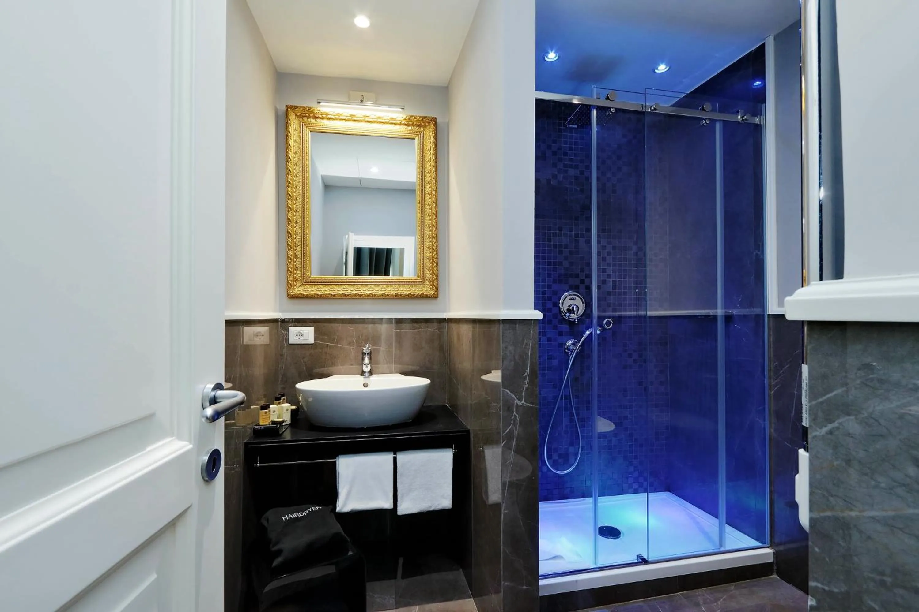 Bathroom in Sistina Twentythree luxury rooms