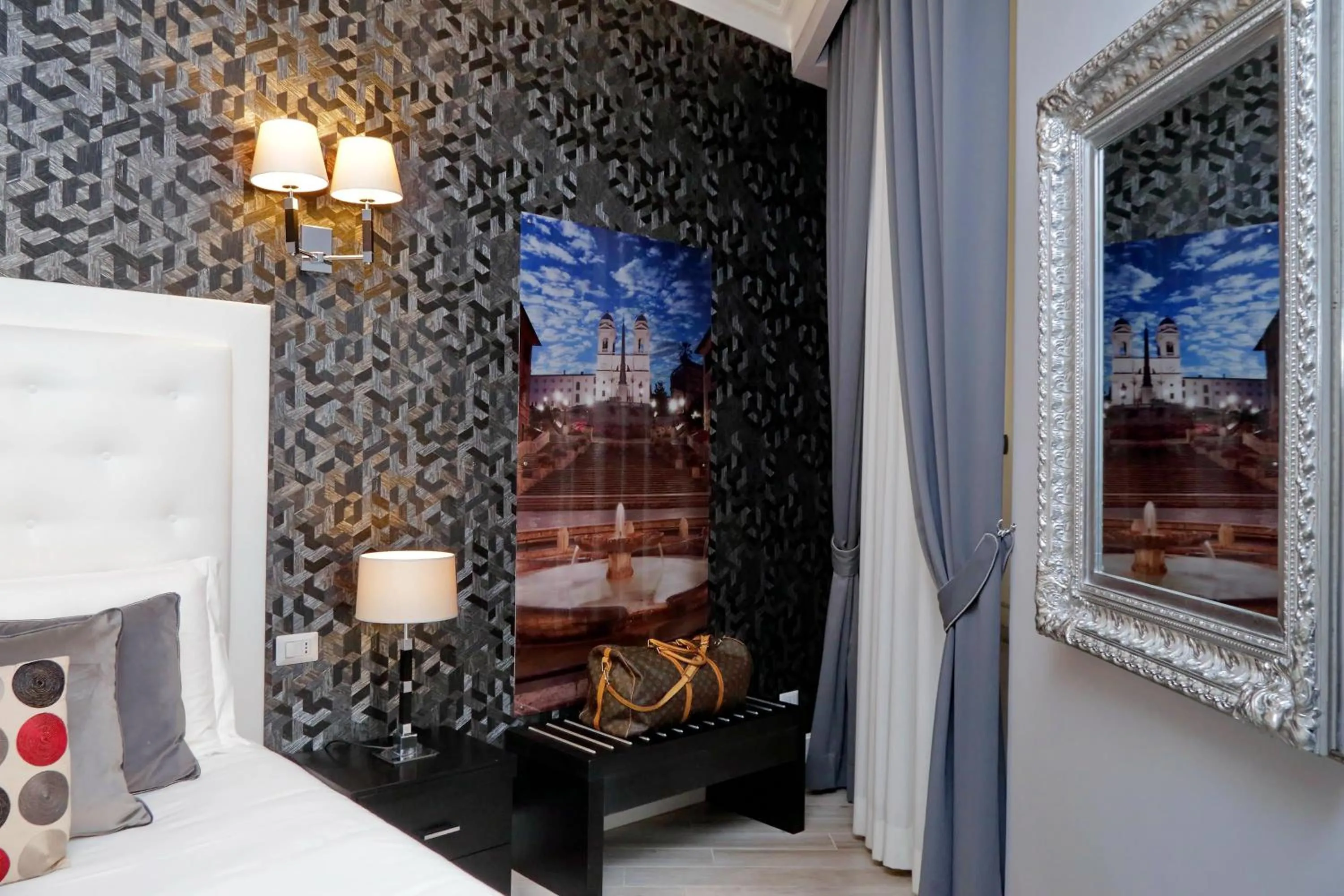 Photo of the whole room in Sistina Twentythree luxury rooms