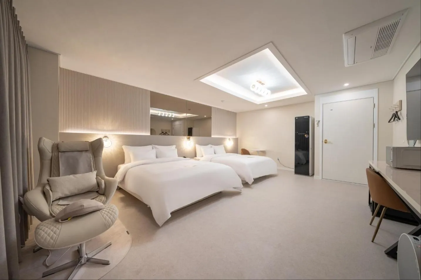 Bed in DK Airport Hotel