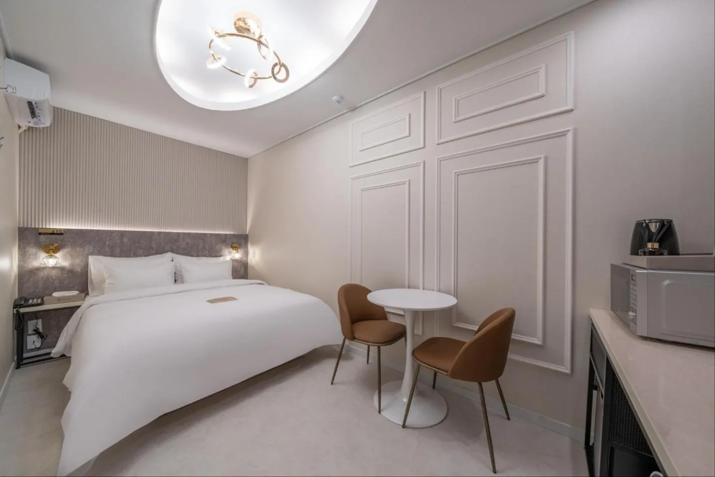 Bed in DK Airport Hotel