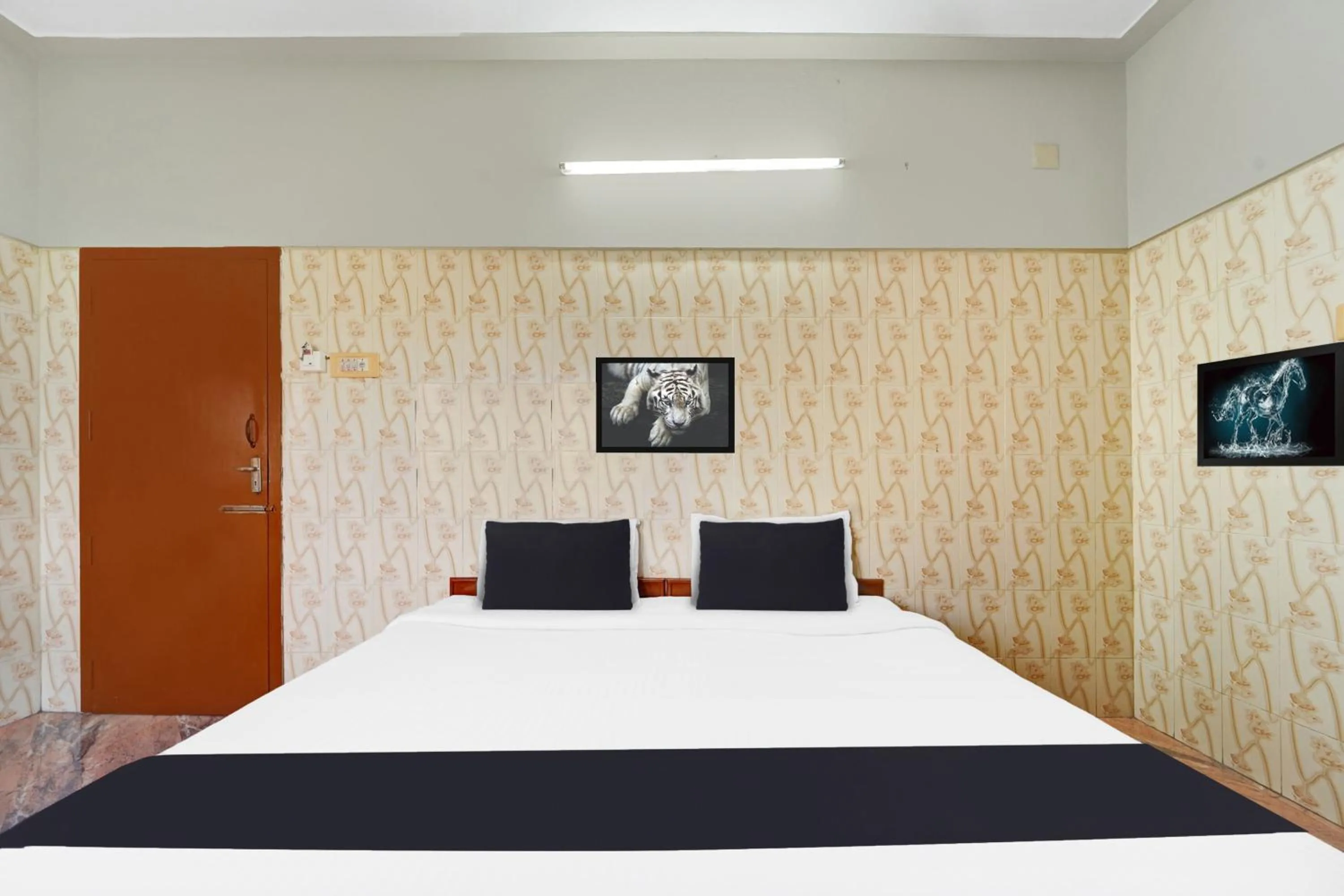 Bedroom, Bed in Hotel O Tiruppur Near Railway station