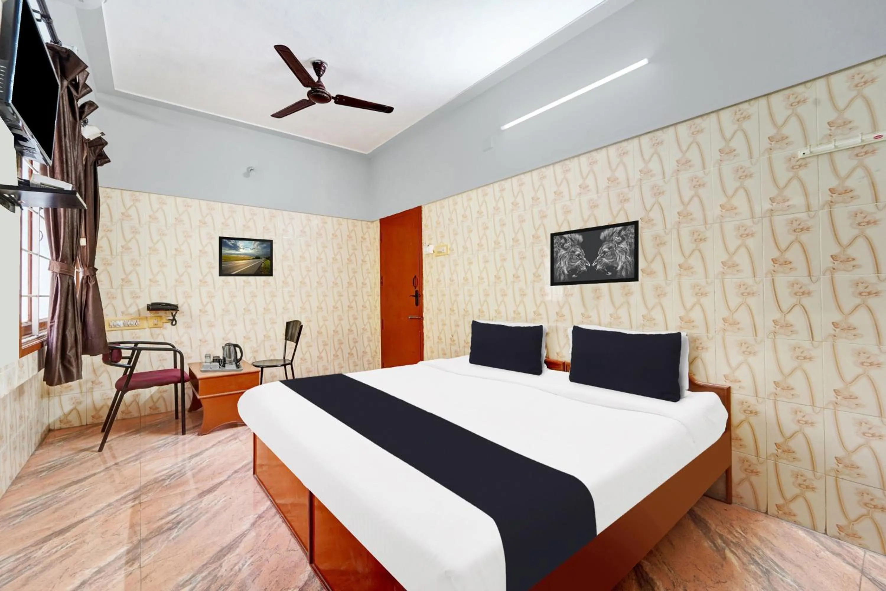Bedroom, Bed in Hotel O Tiruppur Near Railway station
