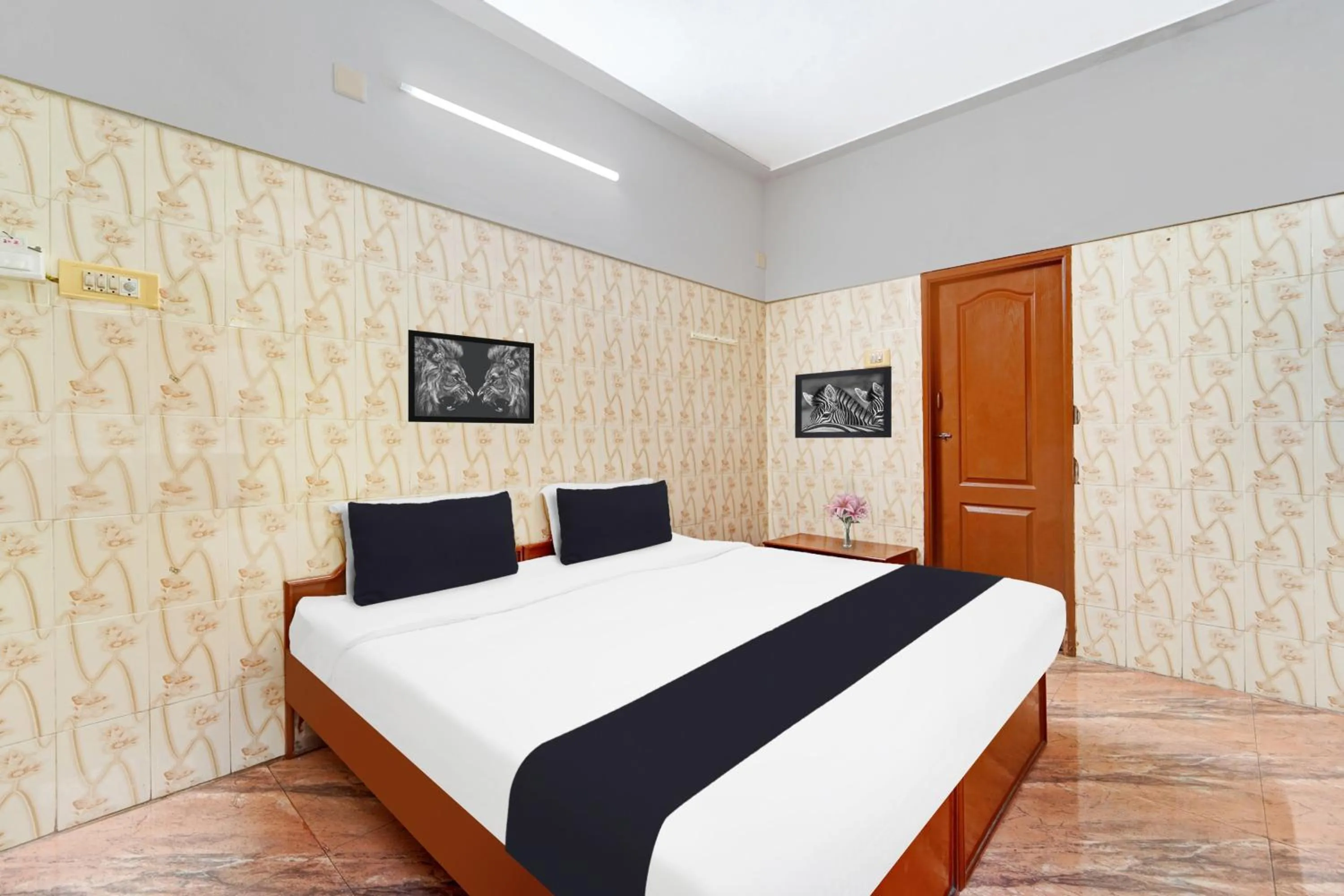 Bedroom, Bed in Hotel O Tiruppur Near Railway station