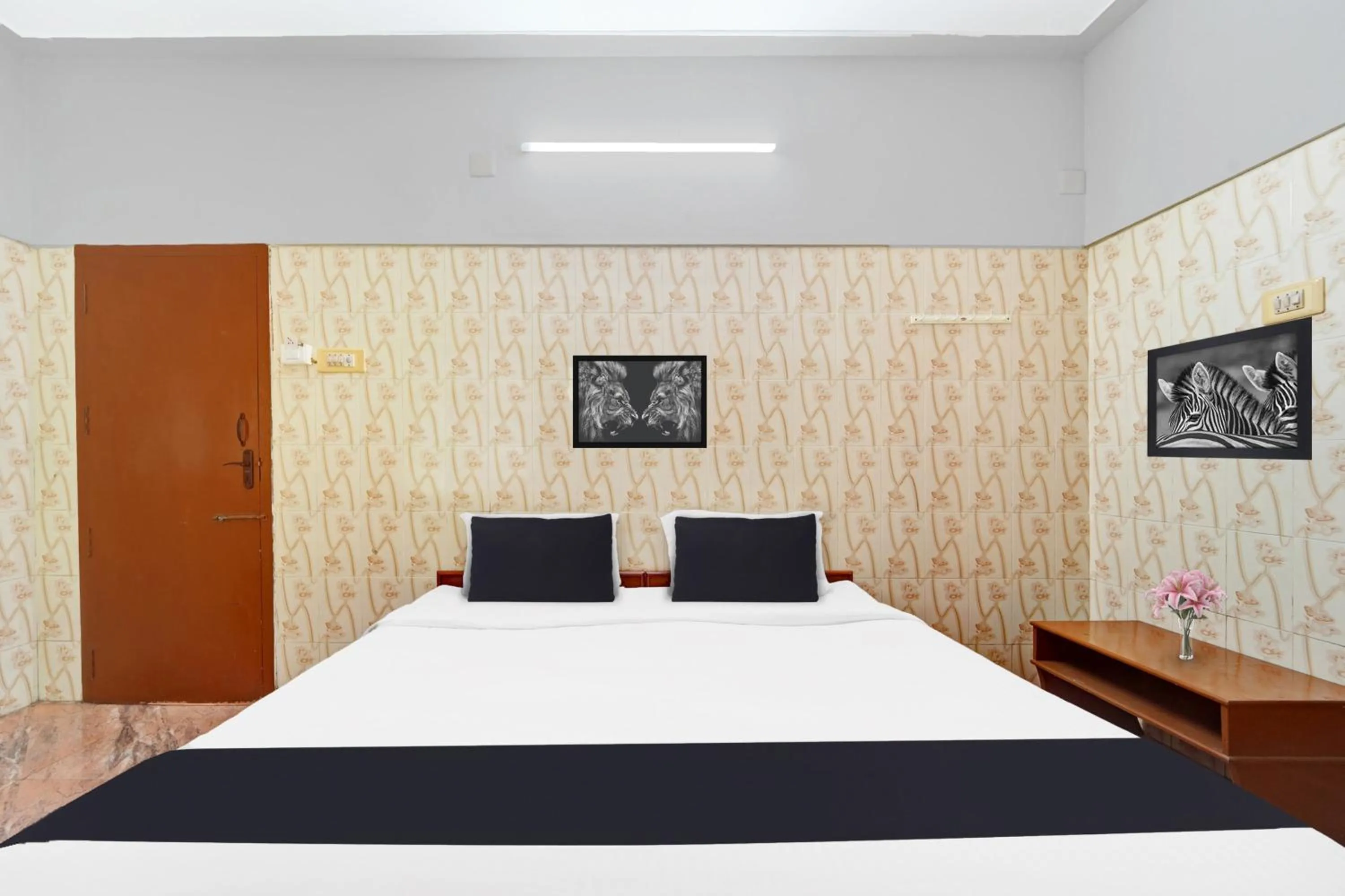 Bedroom, Bed in Hotel O Tiruppur Near Railway station