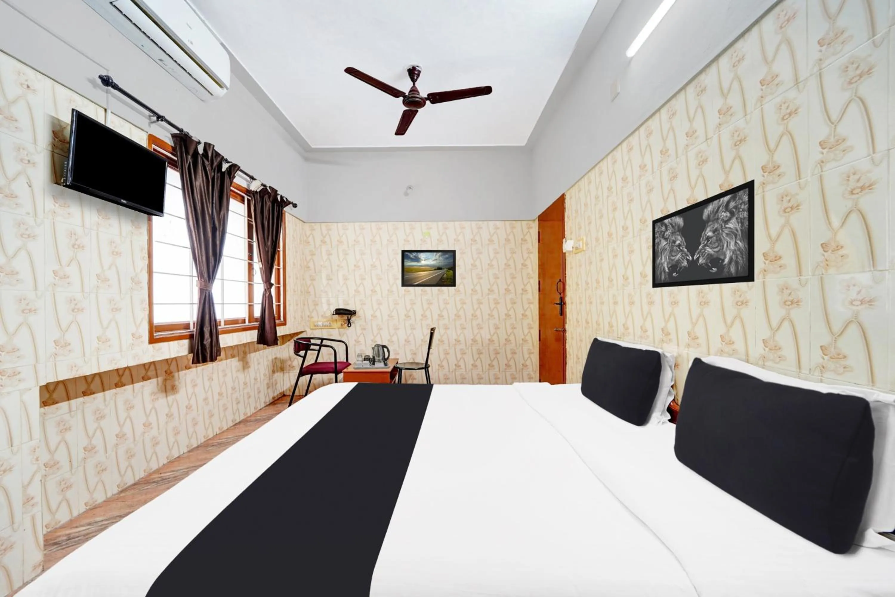 Bedroom, Bed in Hotel O Tiruppur Near Railway station