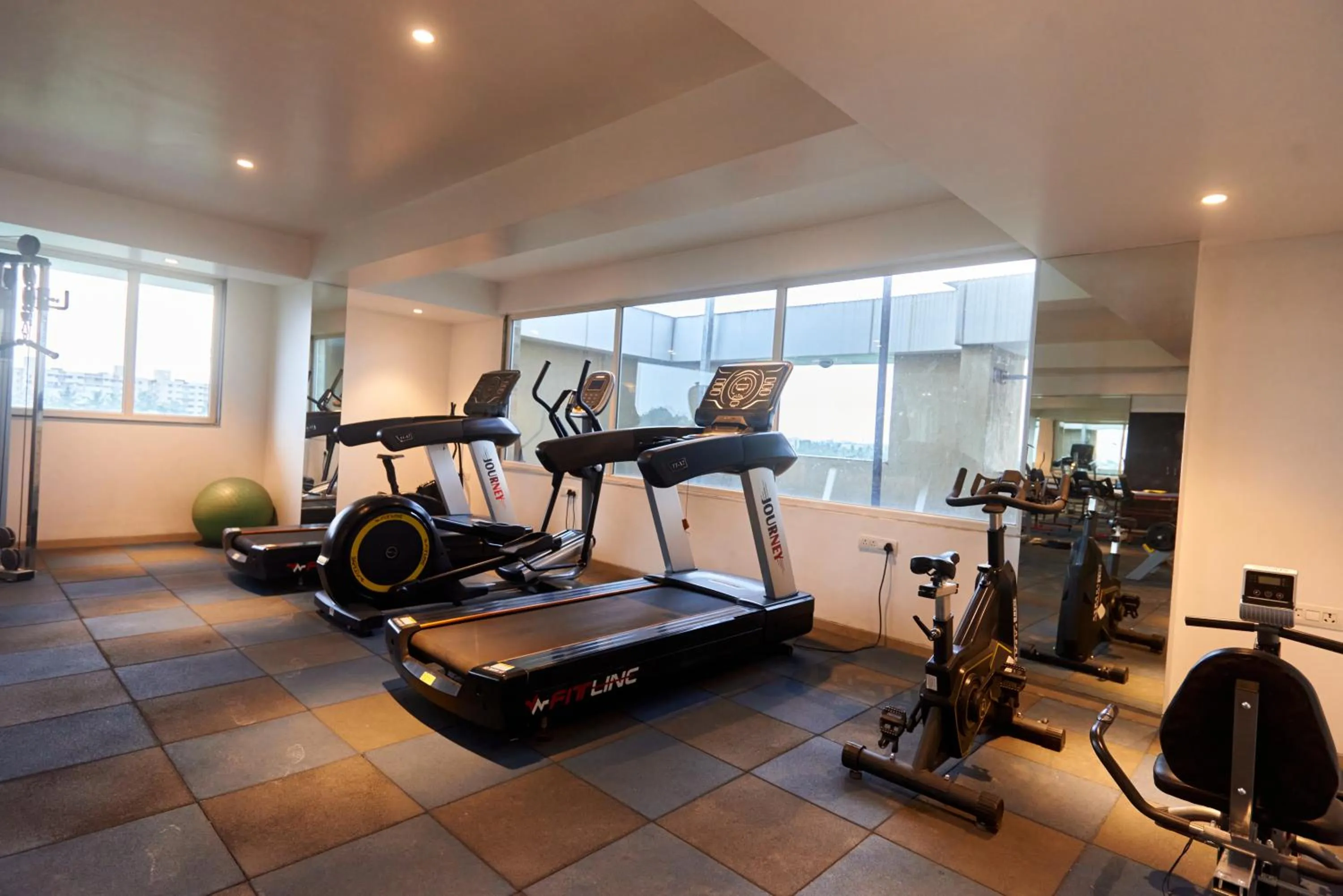 Fitness centre/facilities in Tania President Inn