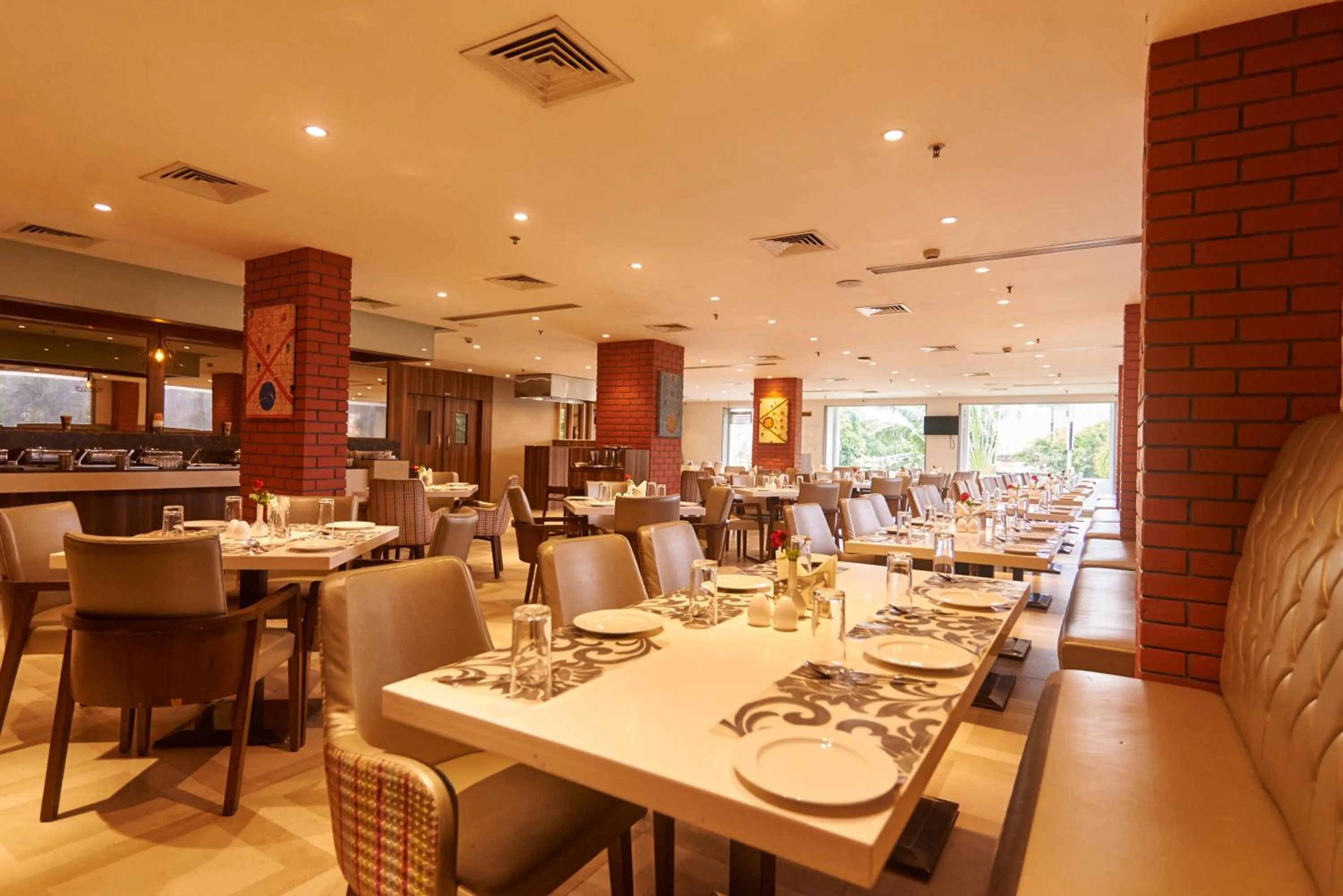 Restaurant/places to eat in Tania President Inn