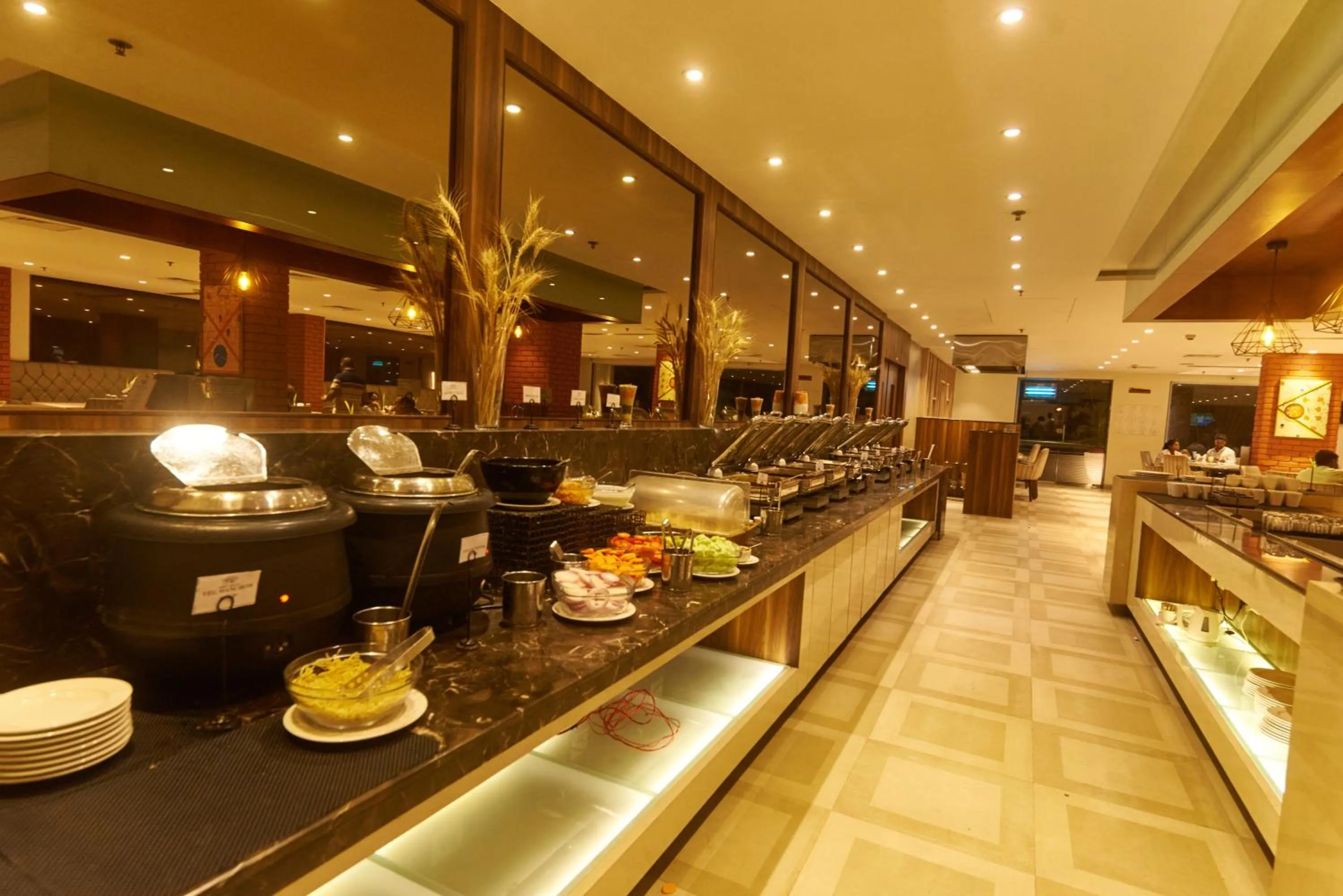 Restaurant/places to eat in Tania President Inn