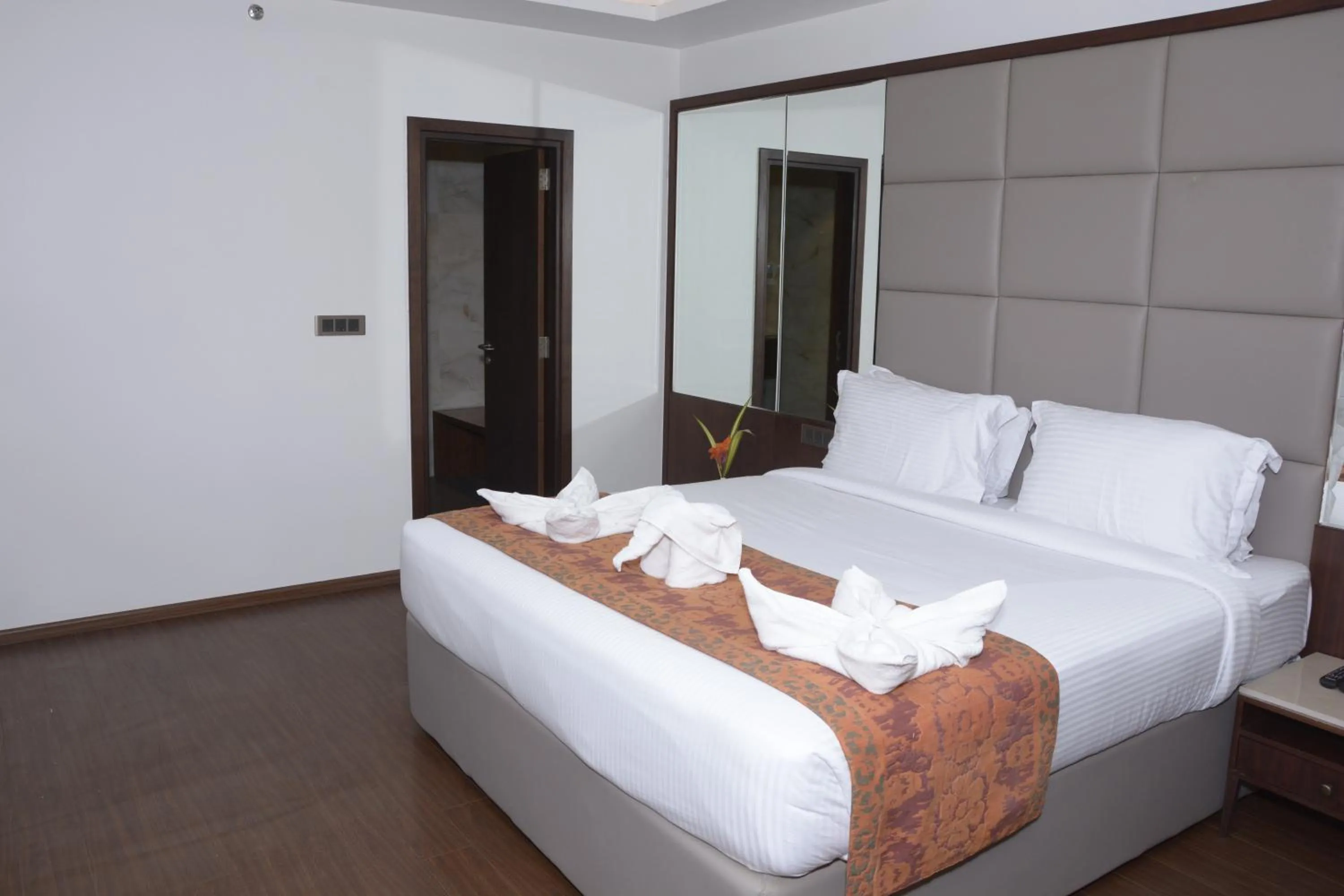 Bedroom, Bed in Tania President Inn