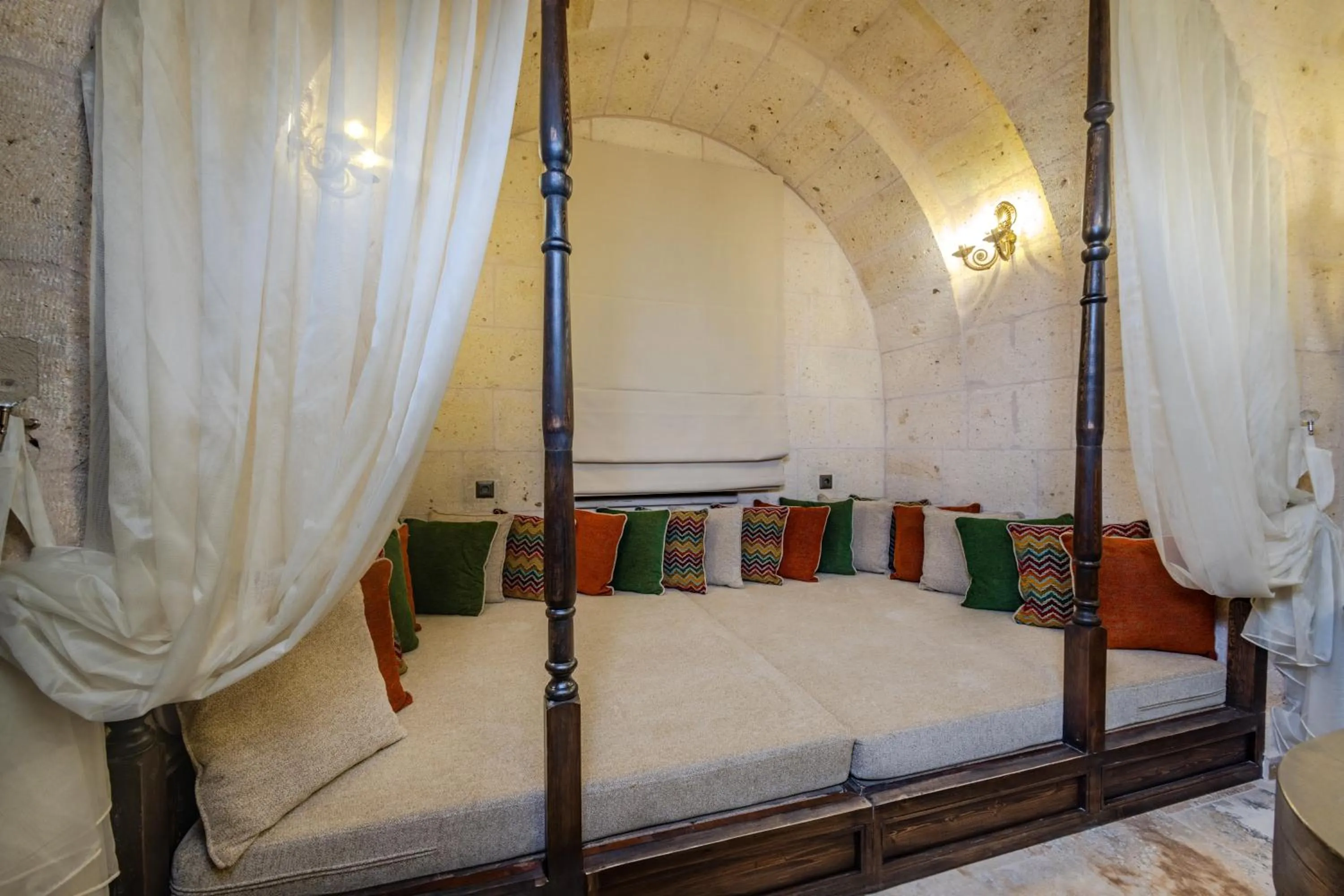 Photo of the whole room, Bed in Castellum Cave Cappadocia