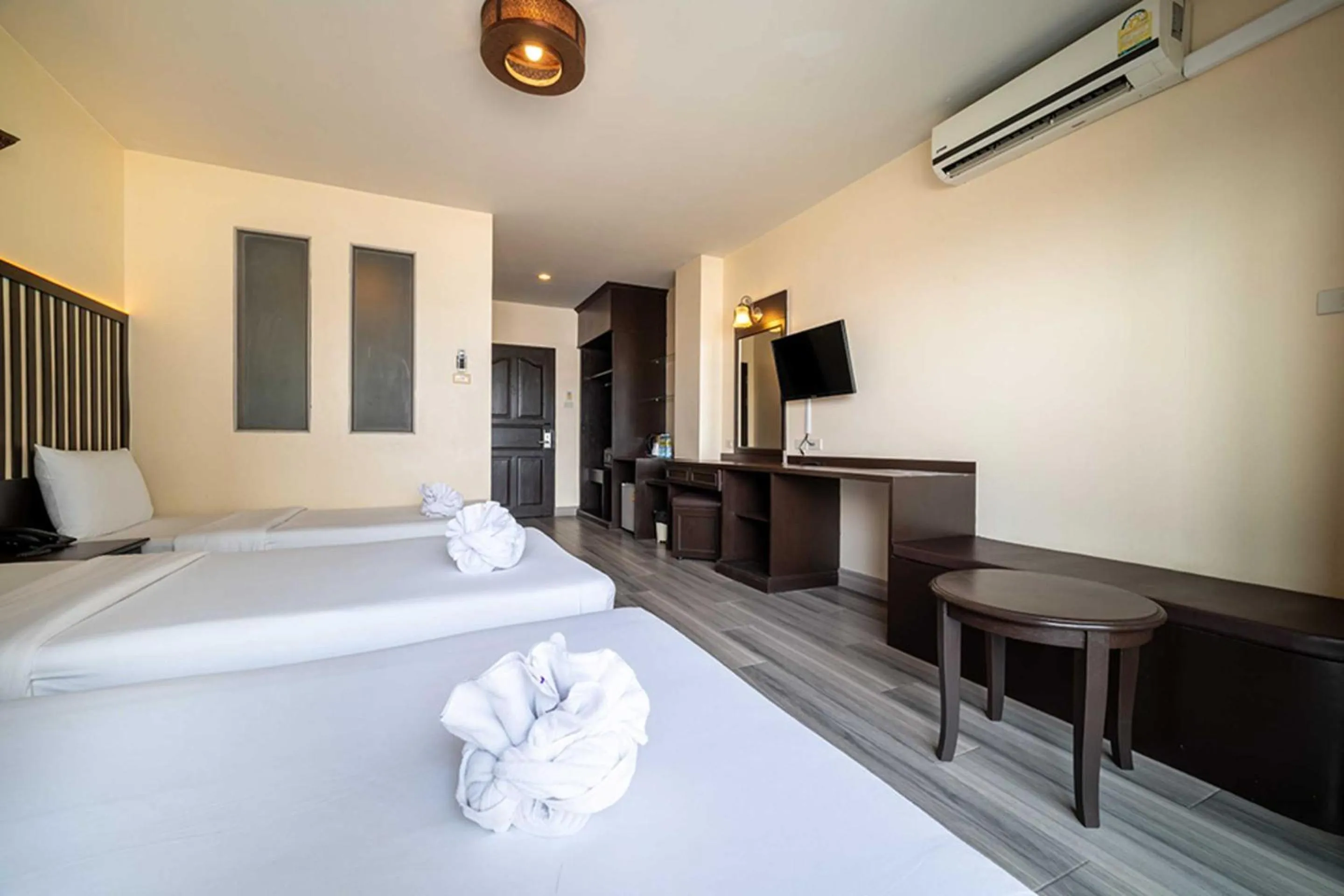 Bedroom, Bed in Dancenter Luxury Underwater World Pattaya