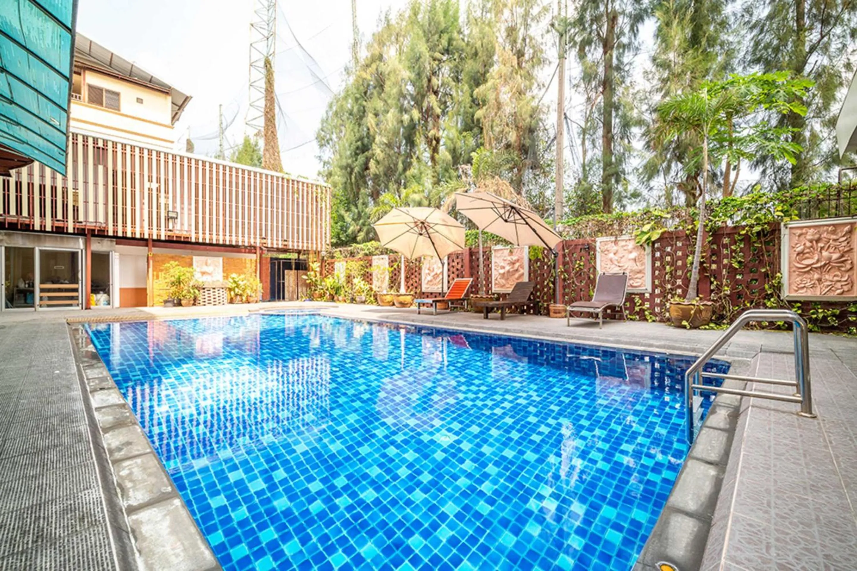 Swimming pool in Dancenter Luxury Underwater World Pattaya