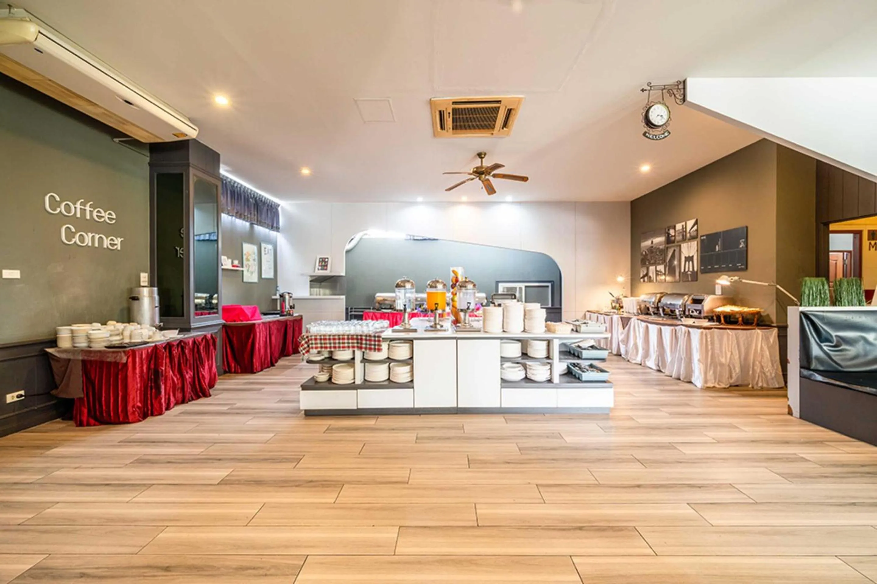 Restaurant/places to eat in Dancenter Luxury Underwater World Pattaya