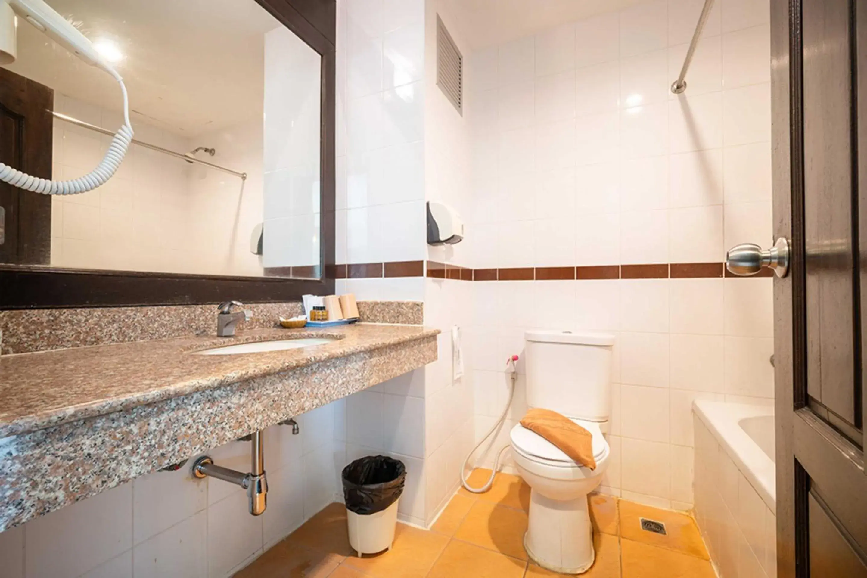 Deluxe Double Room in Dancenter Luxury Underwater World Pattaya Deluxe Double Room in Dancenter Luxury Underwater World Pattaya