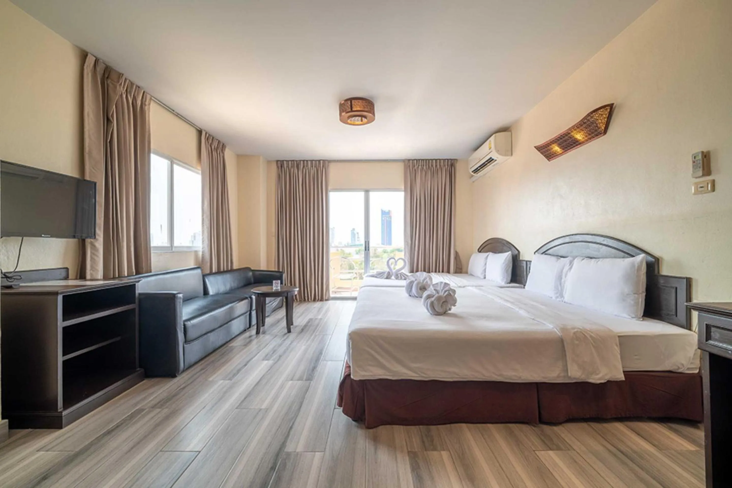 Bed in Dancenter Luxury Underwater World Pattaya