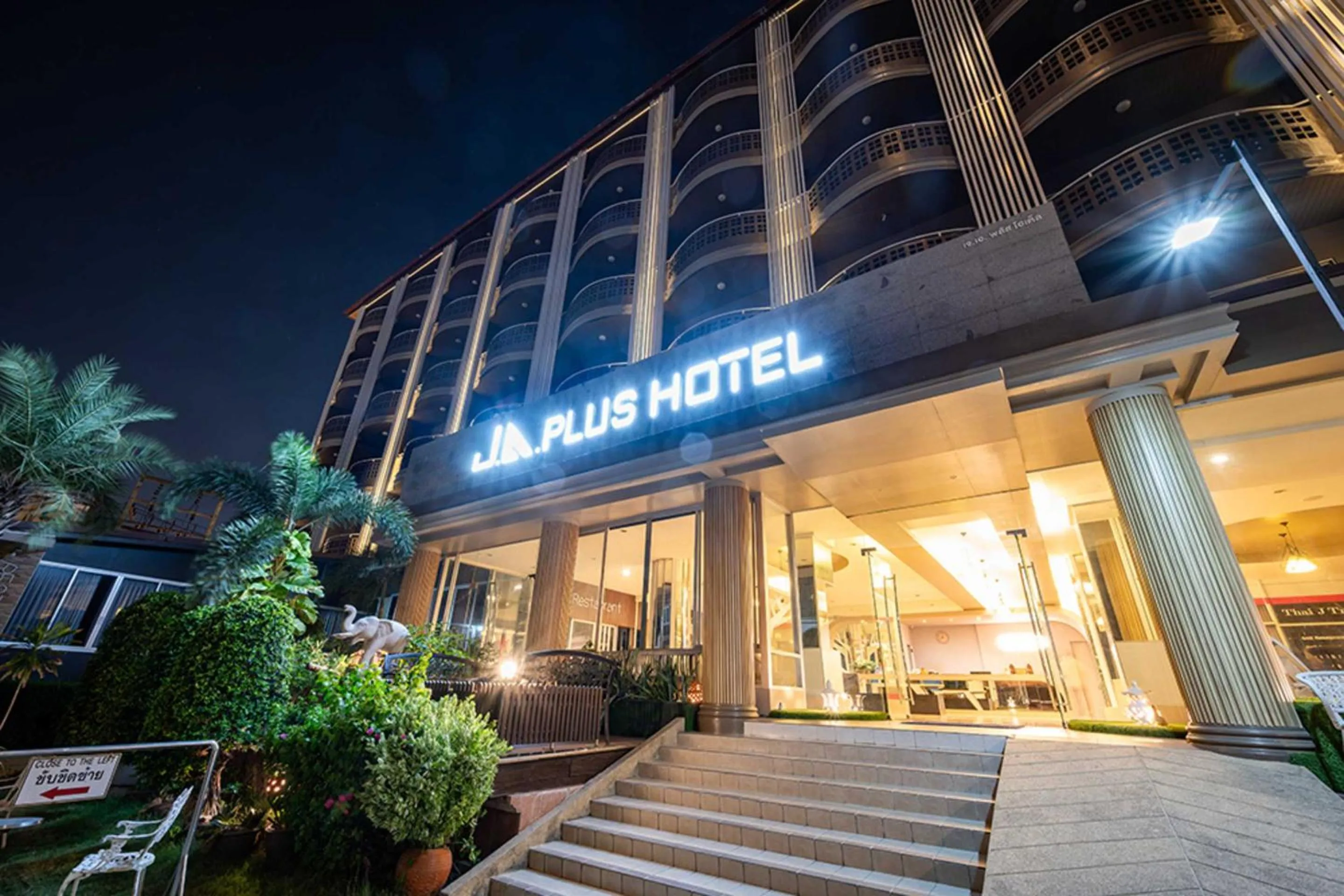 Property building in Dancenter Luxury Underwater World Pattaya