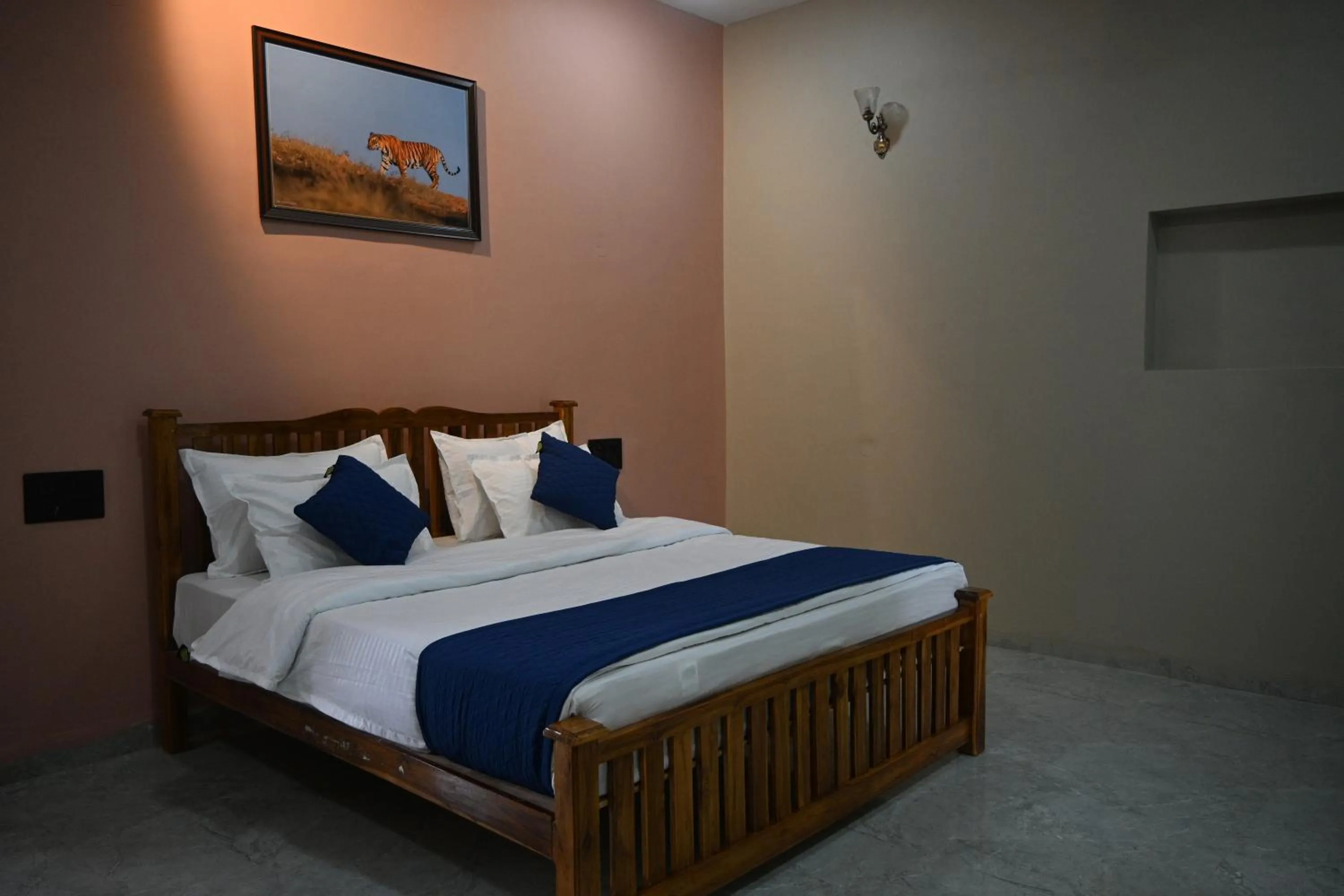 Bedroom, Bed in Bandhavgarh Tiger Resort