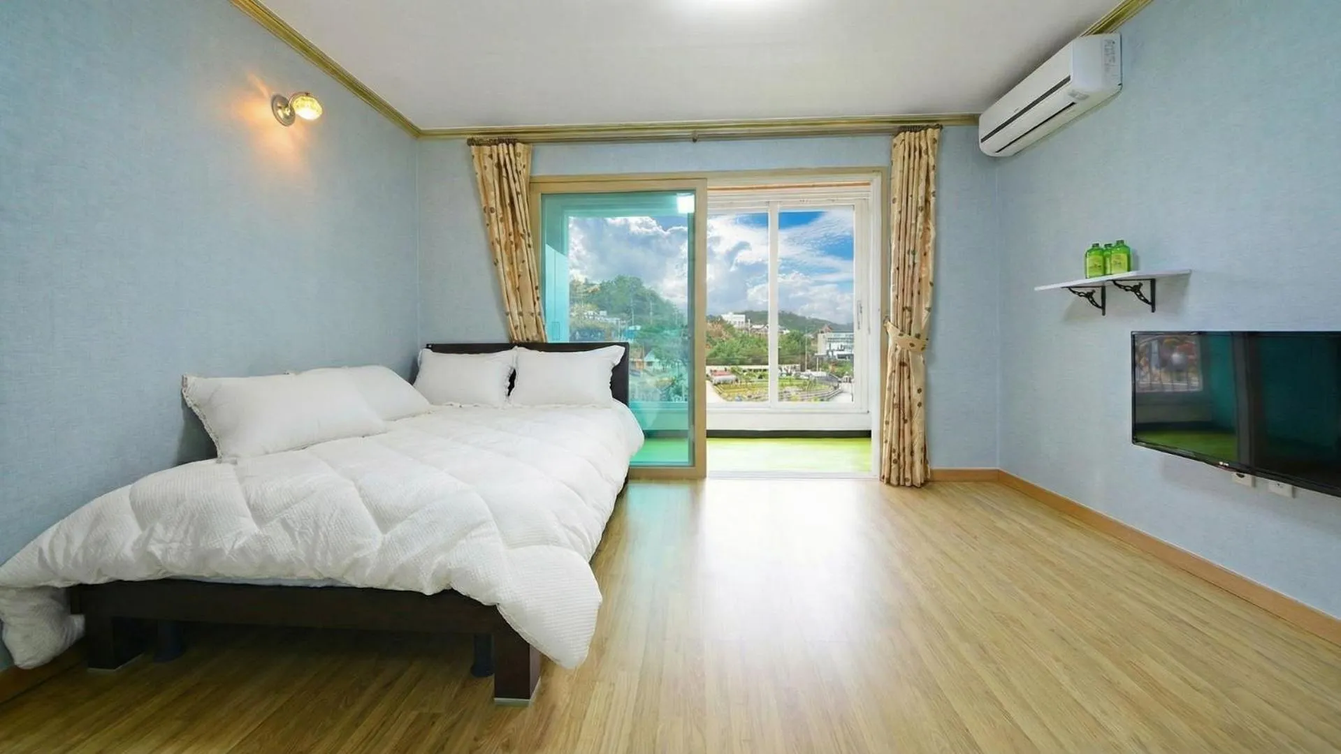 Property building, Bed in Hwacheon Turkey Valley