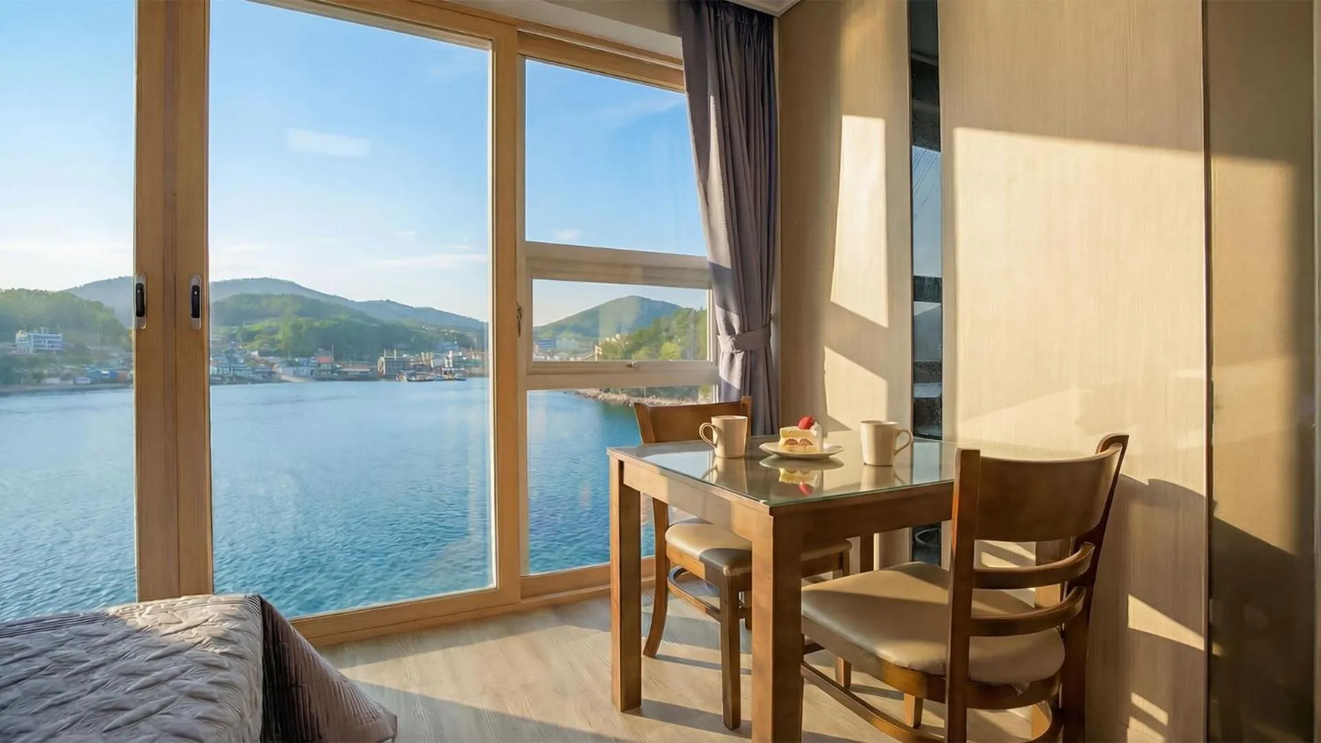 Property building in Yeosu Janggun Island Pension