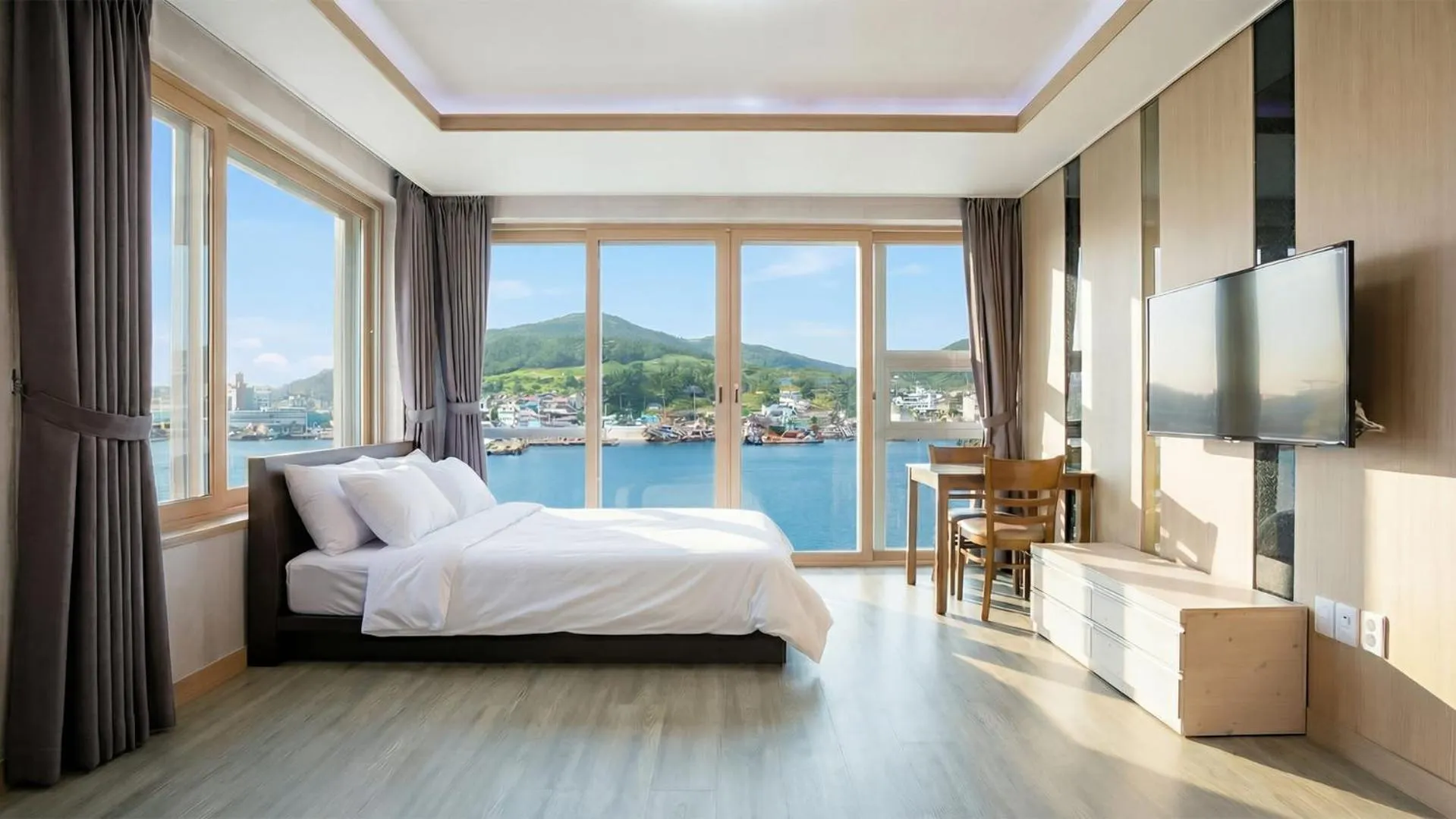 Property building, Bed in Yeosu Janggun Island Pension
