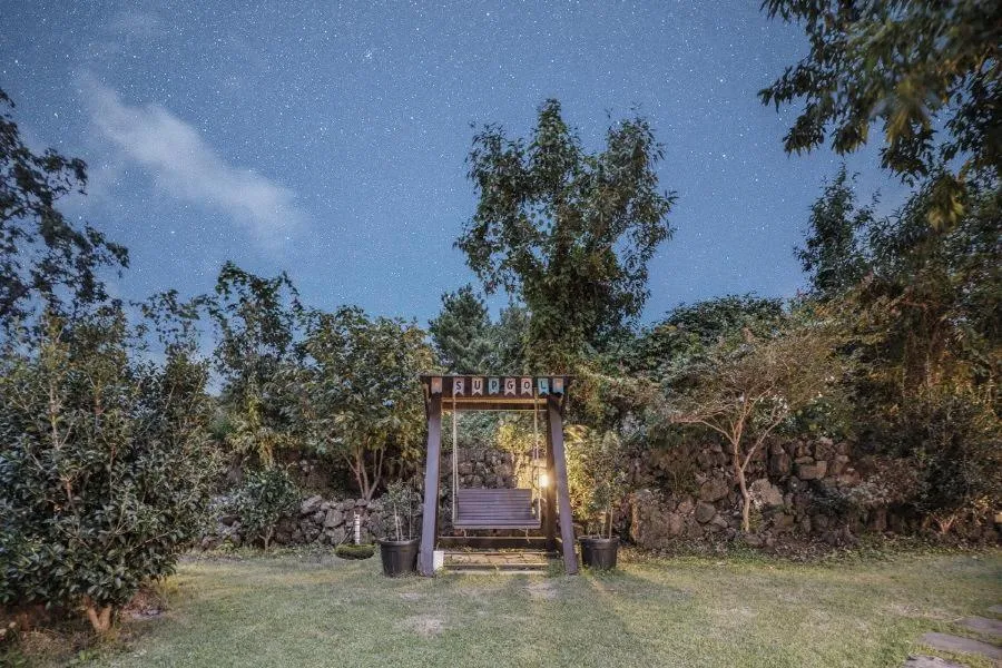 Property building in Jeju Supgol dokchae Pension