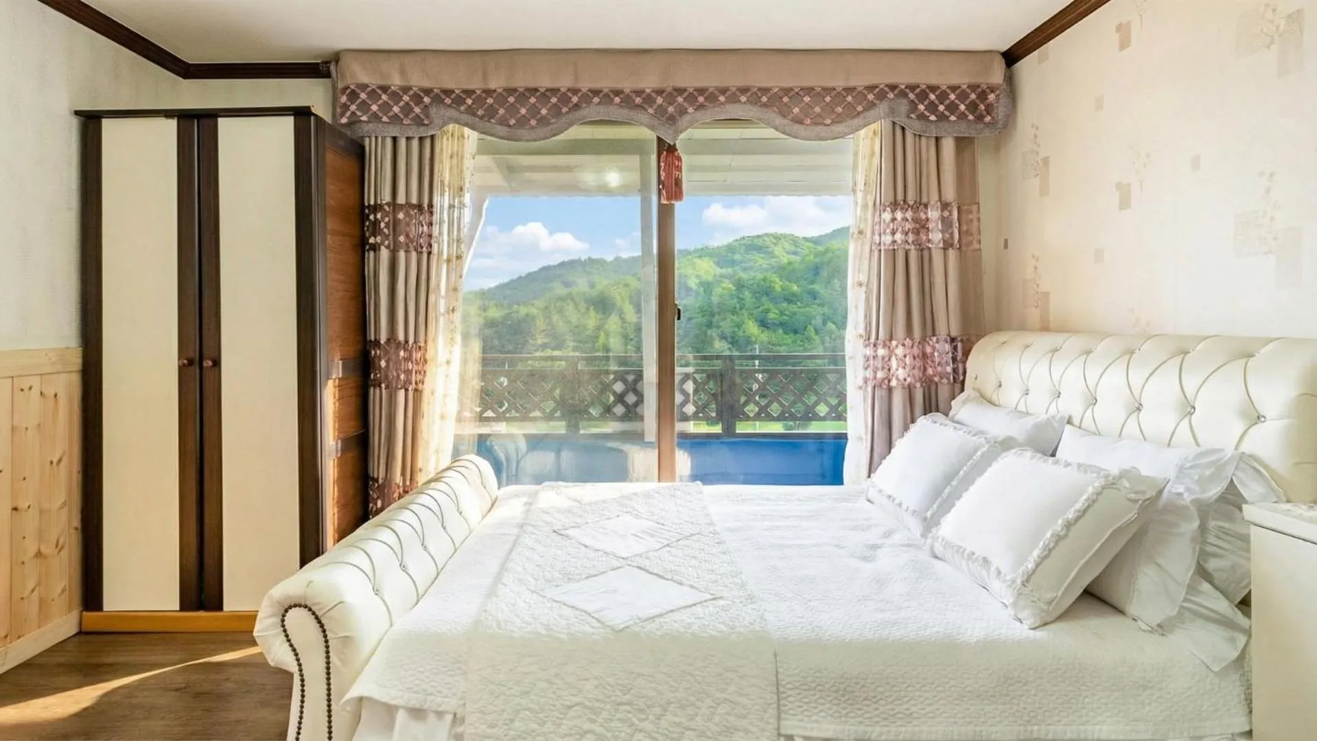 Property building, Bed in Samcheok Garden Pension