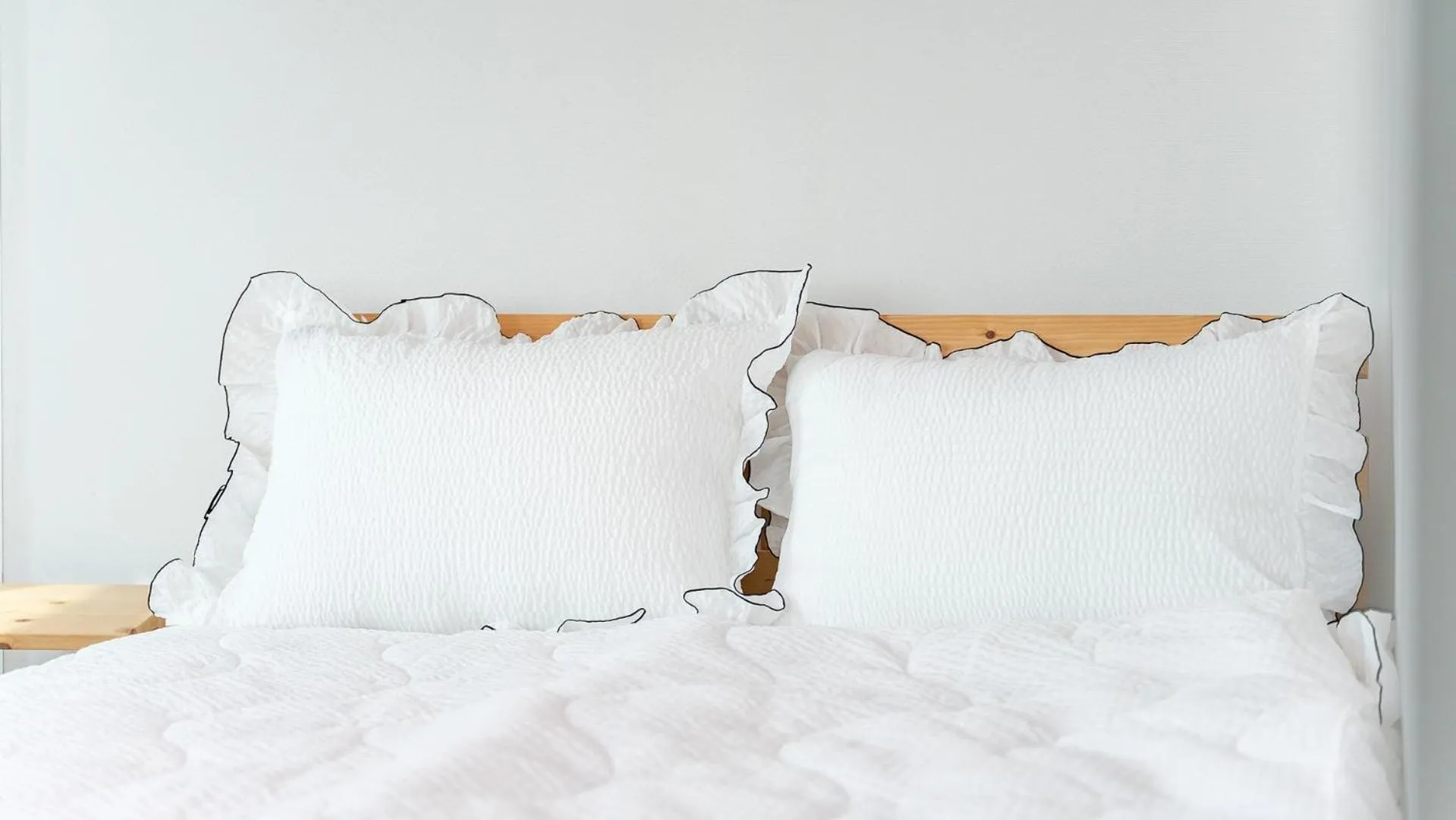 Property building, Bed in Tongyoung Blue House Spa Pension