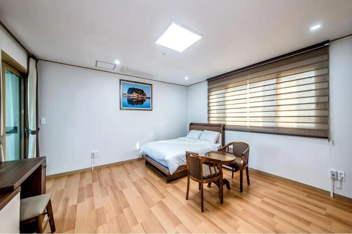 Property building, Bed in Seogwipo Gaetkeusi Pension