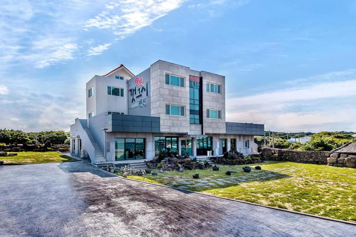 Property building in Seogwipo Gaetkeusi Pension