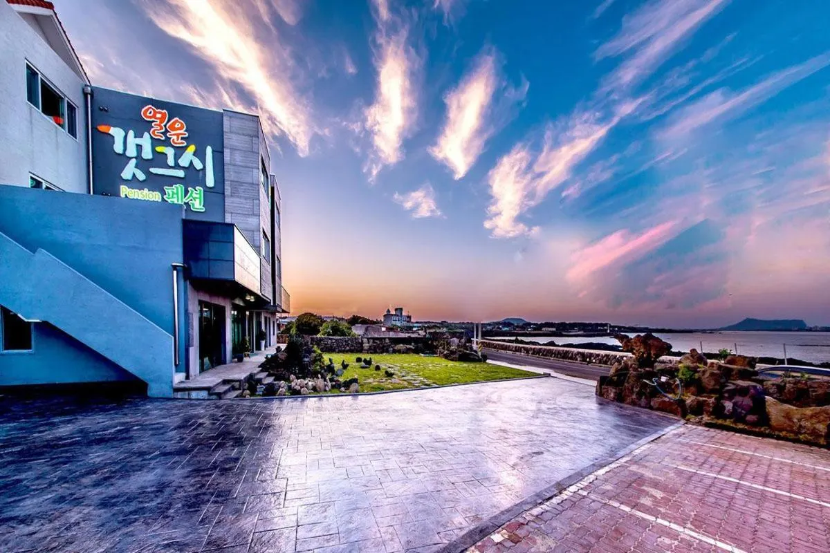 Property building in Seogwipo Gaetkeusi Pension