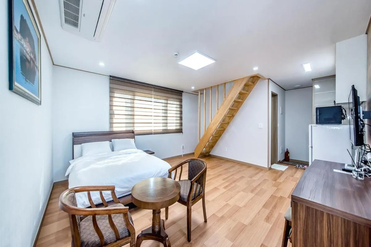 Property building, Bed in Seogwipo Gaetkeusi Pension