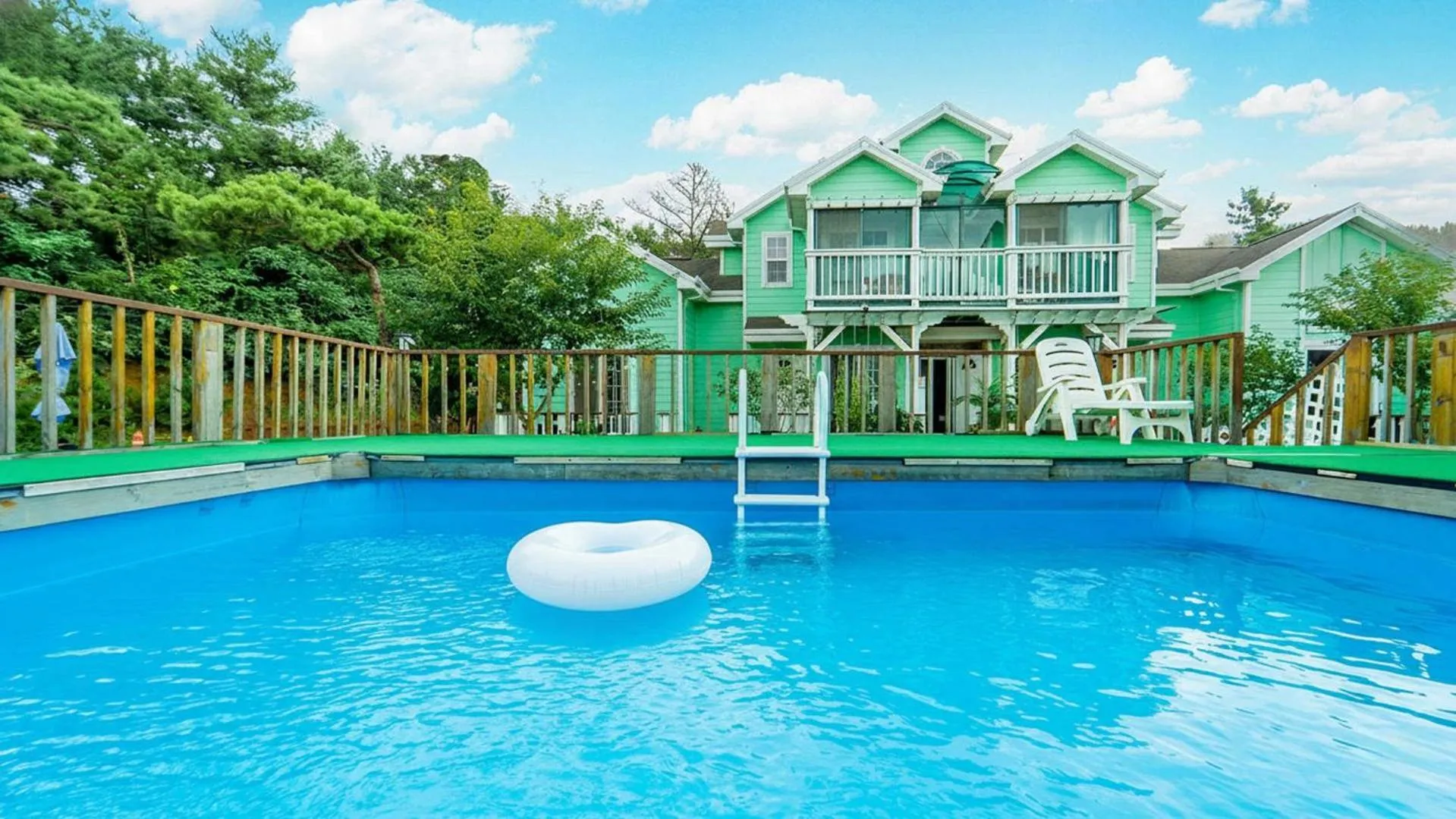 Property building in Youngheungdo Roma Spa Pension