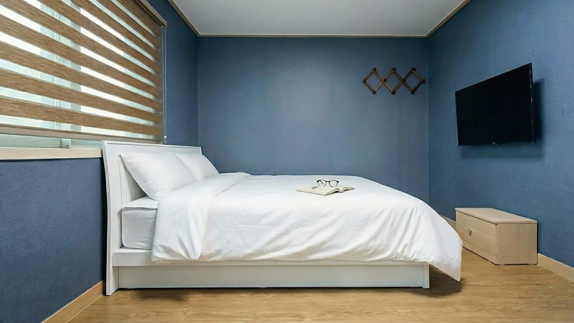 Property building, Bed in Yeosu Trip Pension